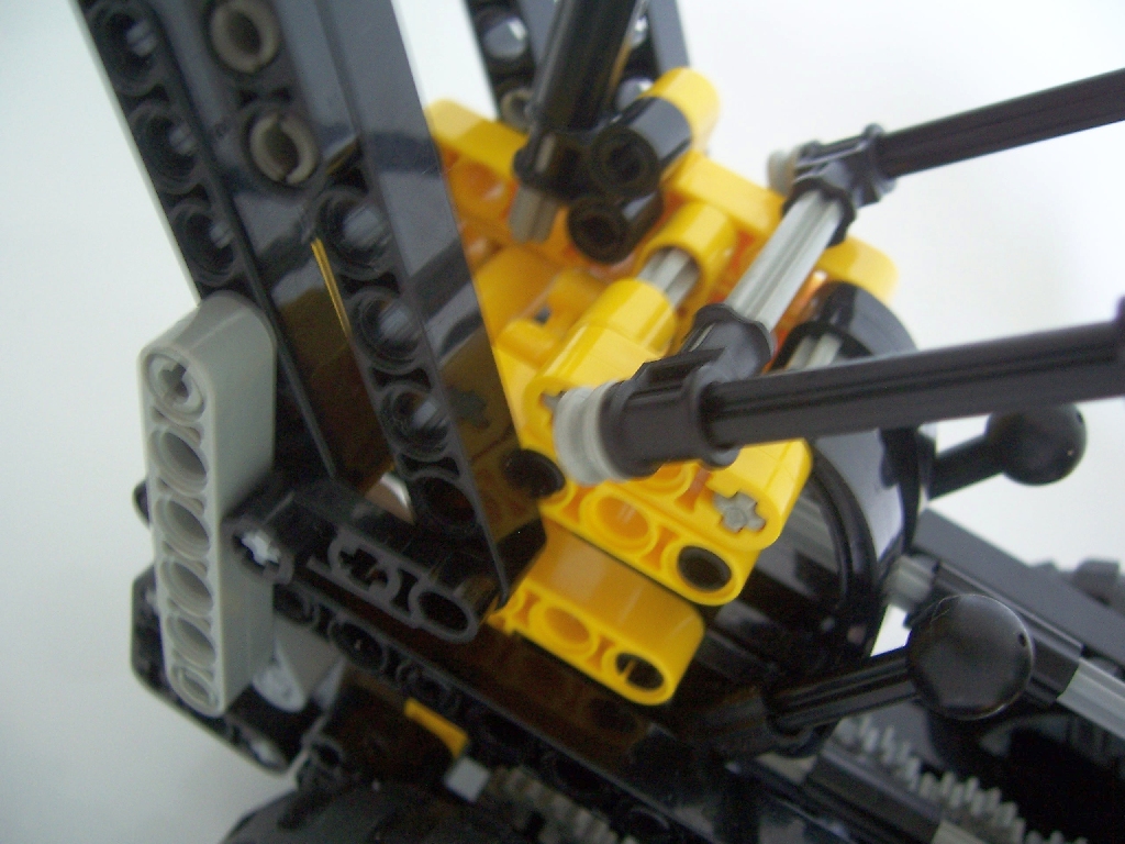 08_boom-linkage.jpg