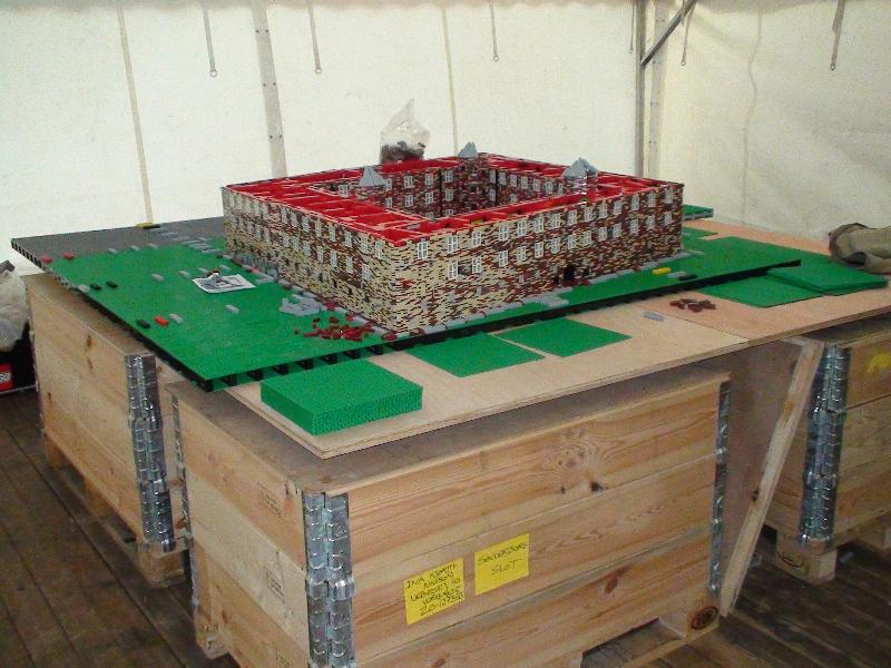 building_setting_up_09.jpg