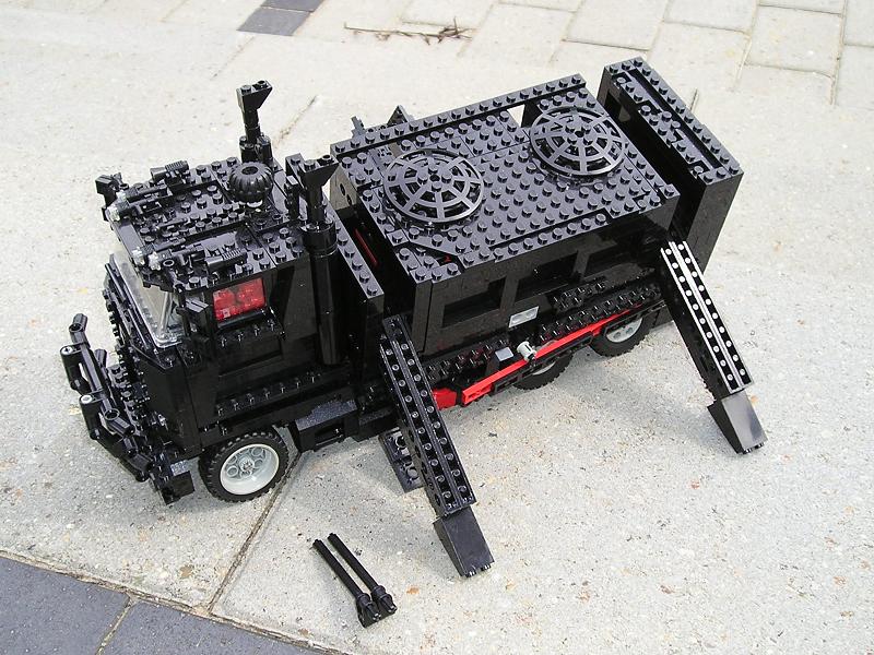 armed1.jpg
