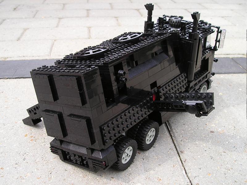 armed3.jpg