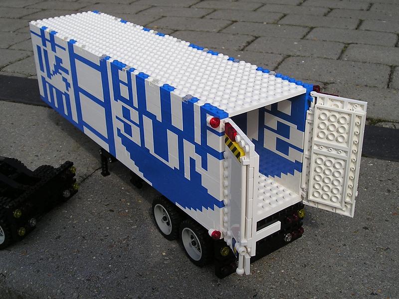 3trailer_open.jpg
