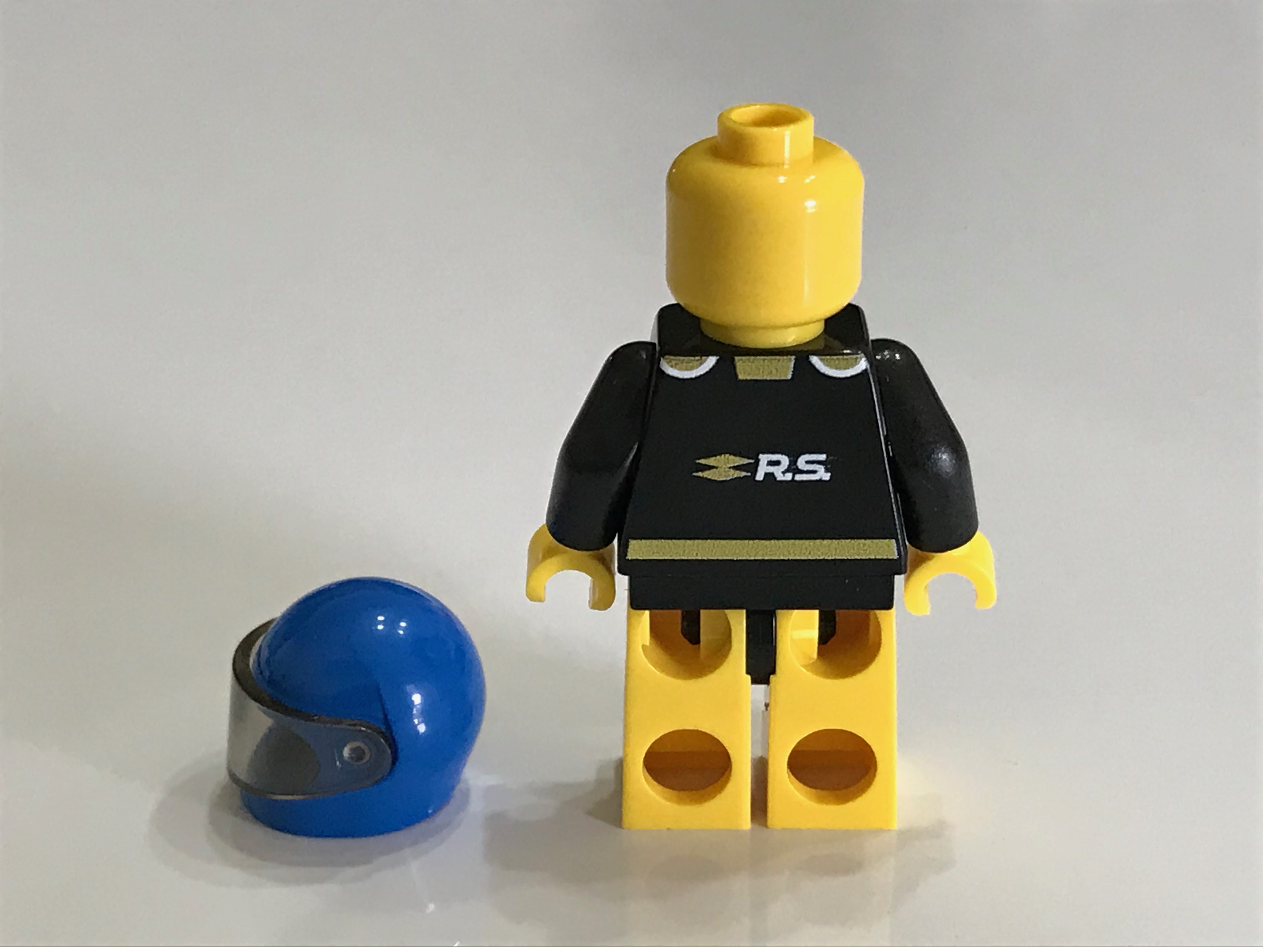 rs17minifig_02.jpeg