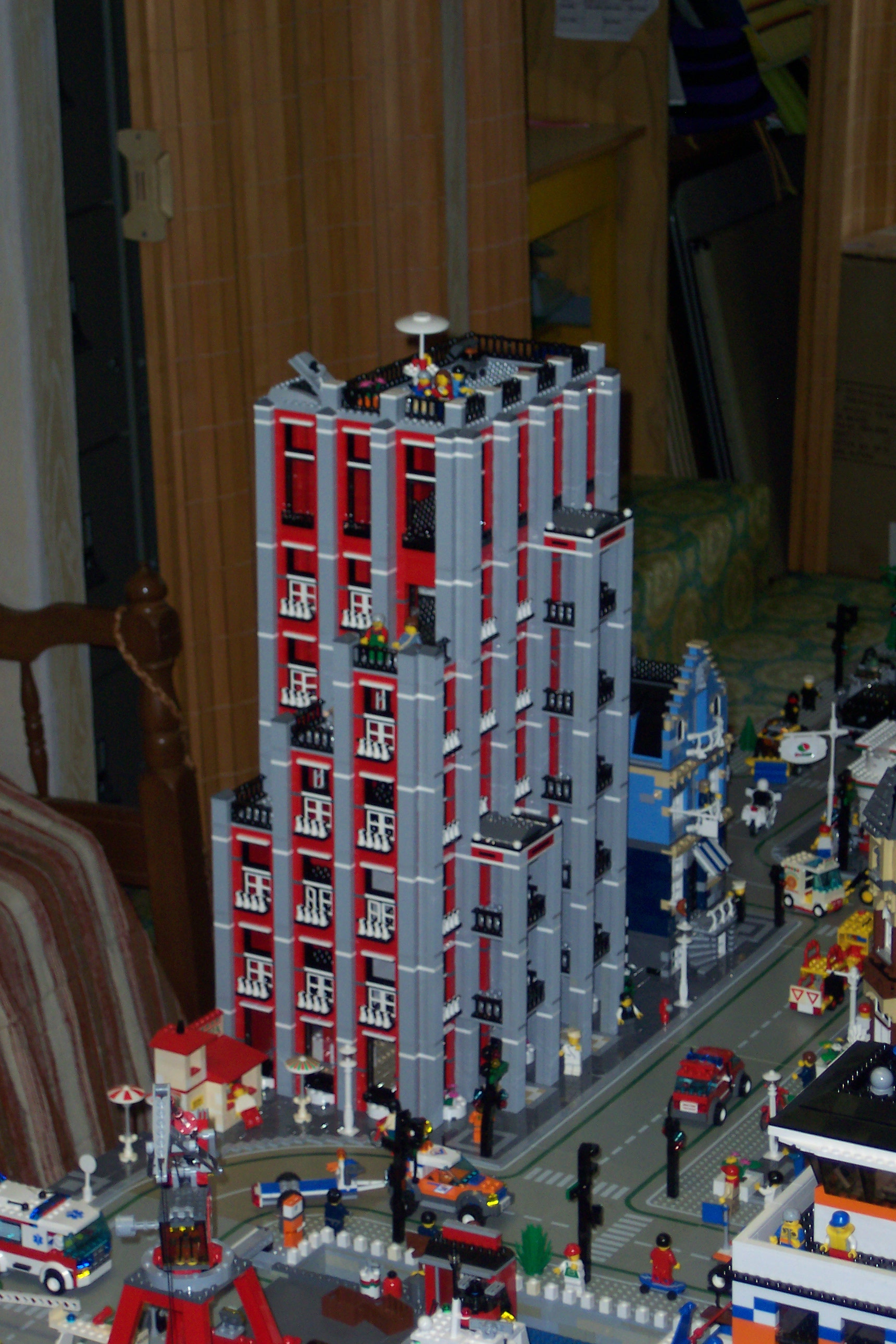 049_apt_bldg.jpg