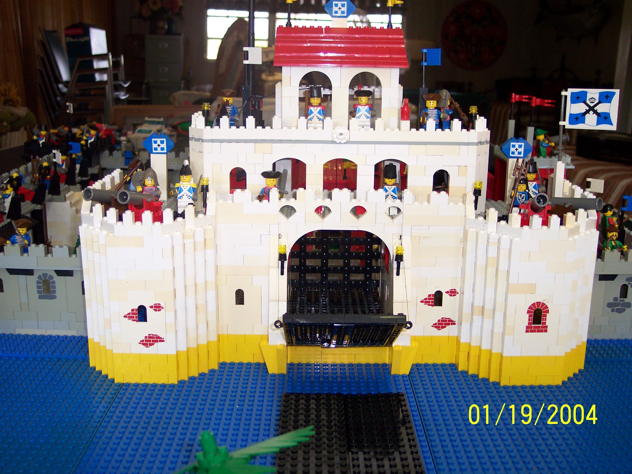 lego_castle_front_close-up.jpg