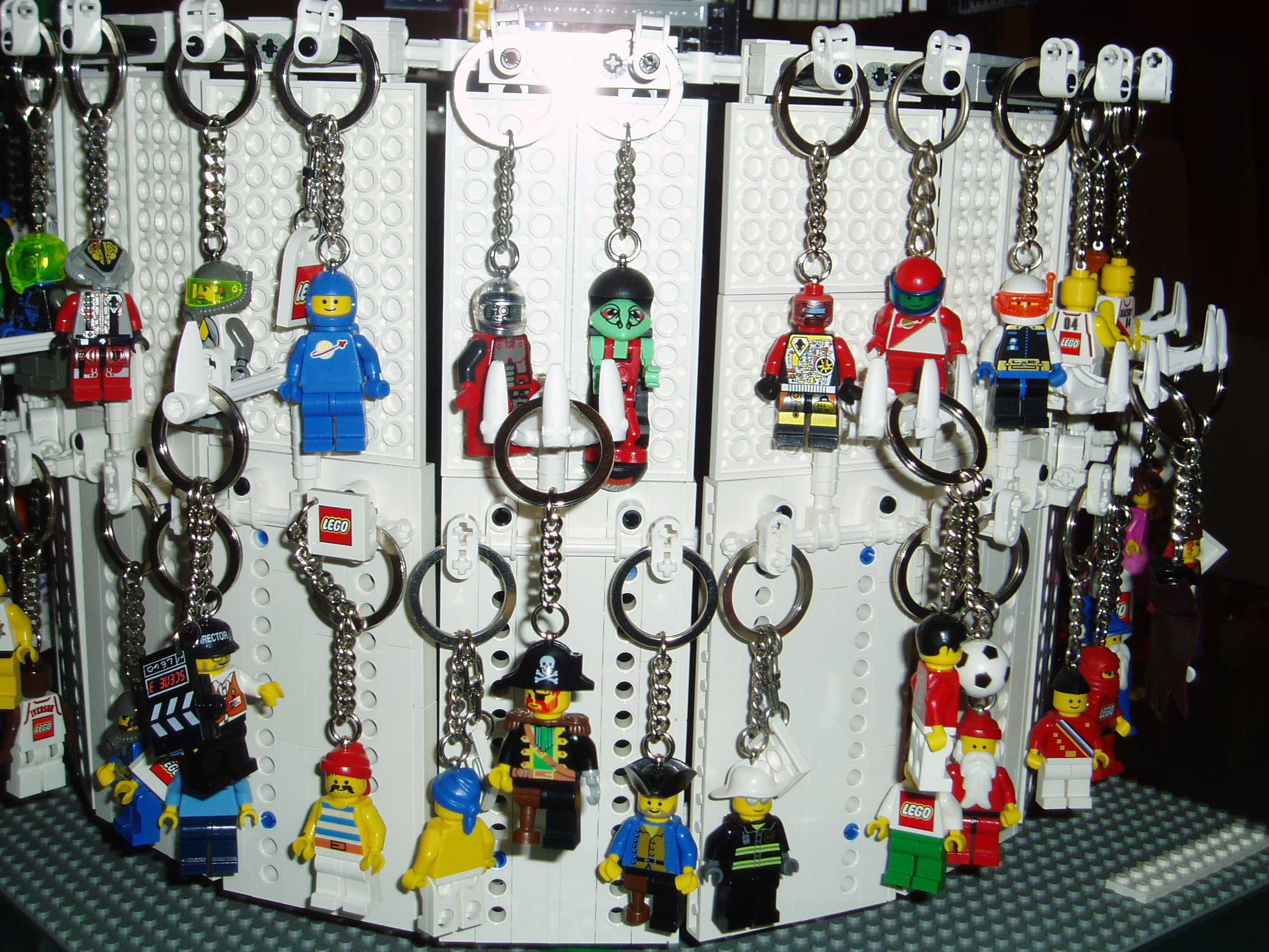 chains1.jpg
