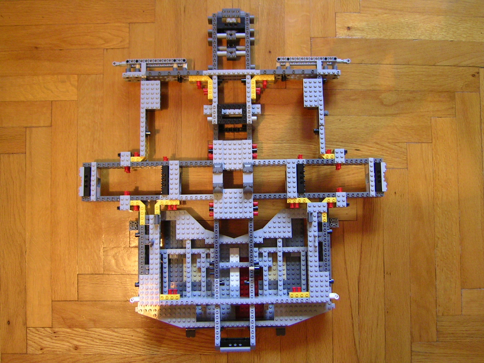 10179_millennium_falcon_ucs_05.jpg