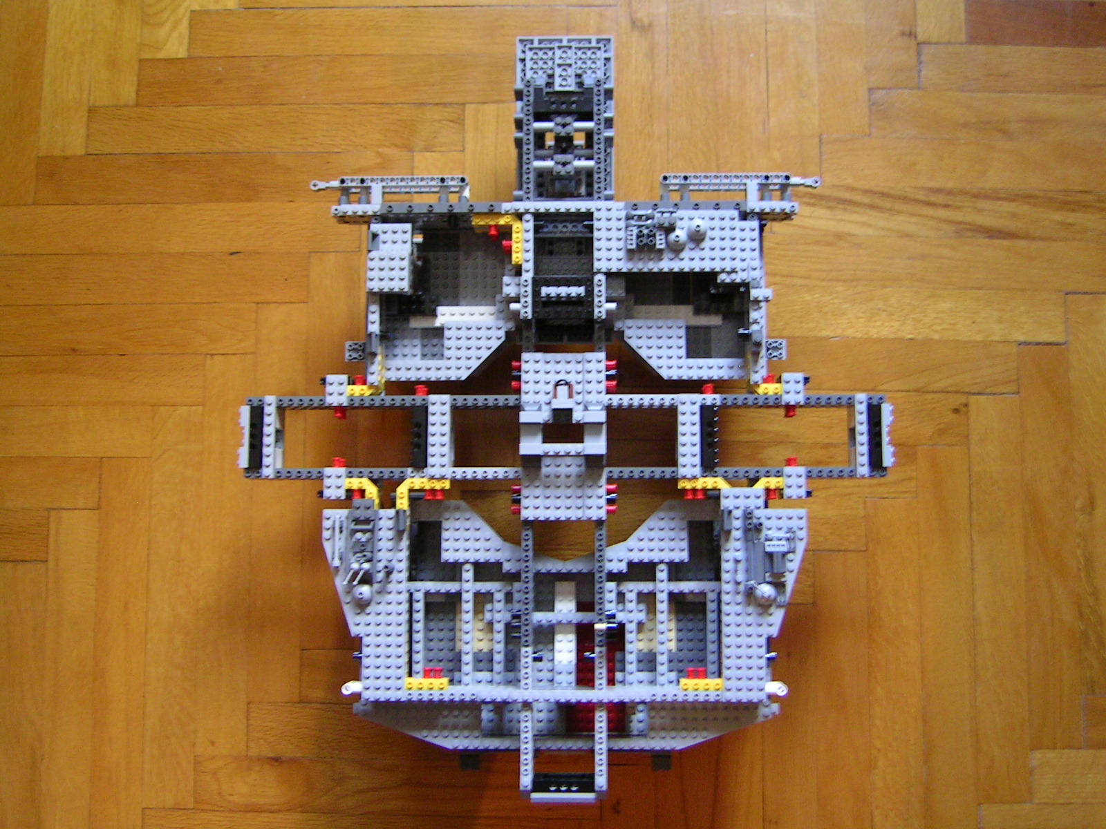 10179_millennium_falcon_ucs_07.jpg