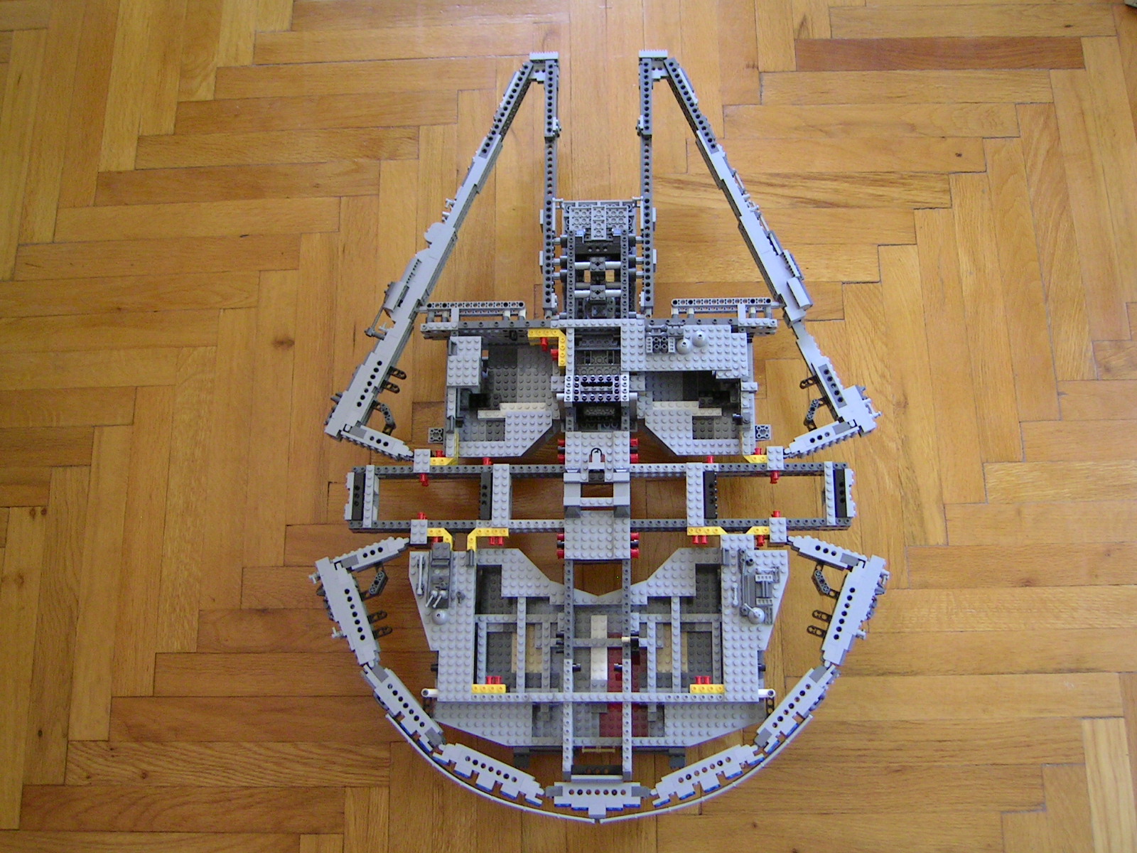 10179_millennium_falcon_ucs_09.jpg