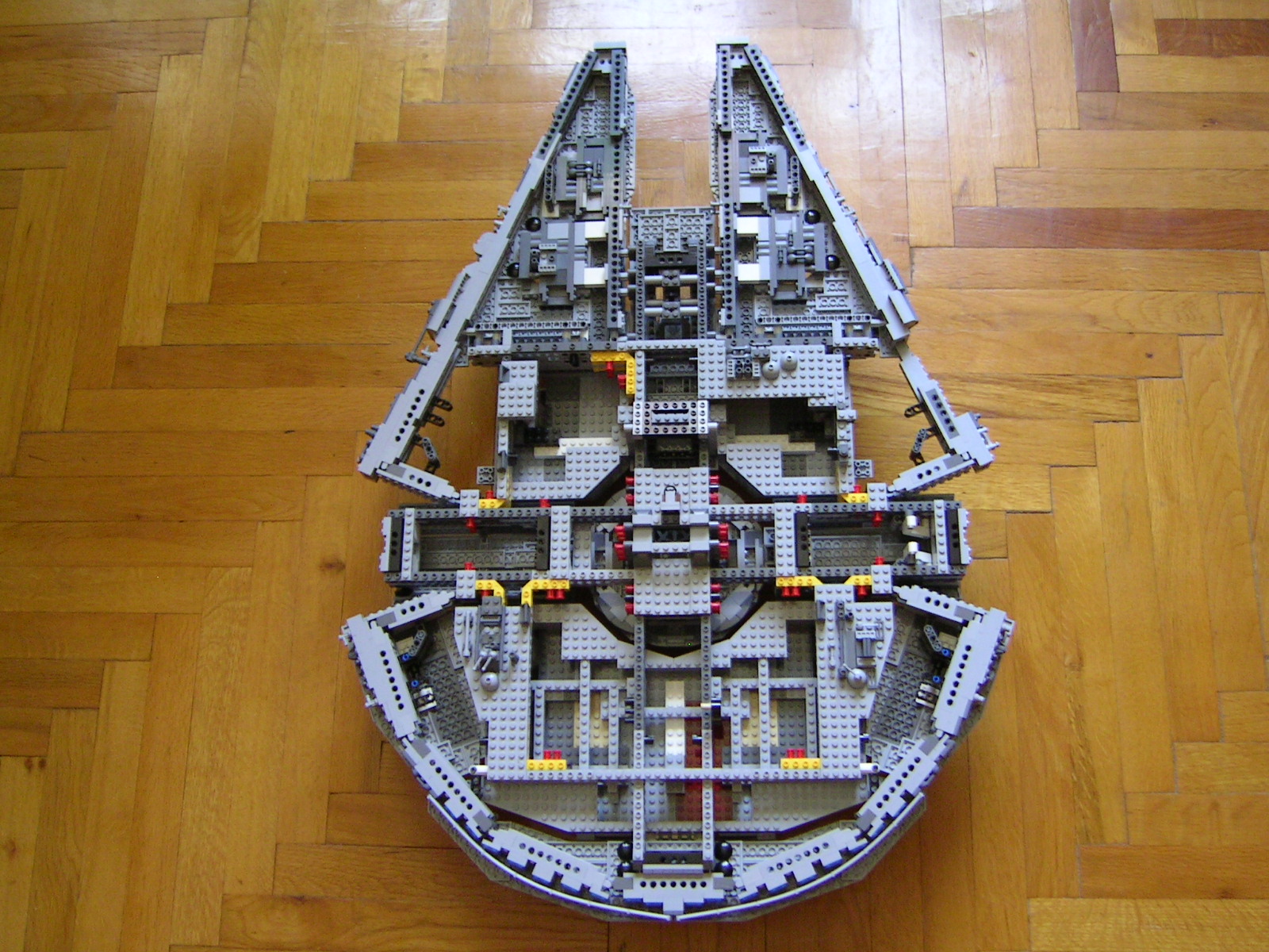 10179_millennium_falcon_ucs_14.jpg