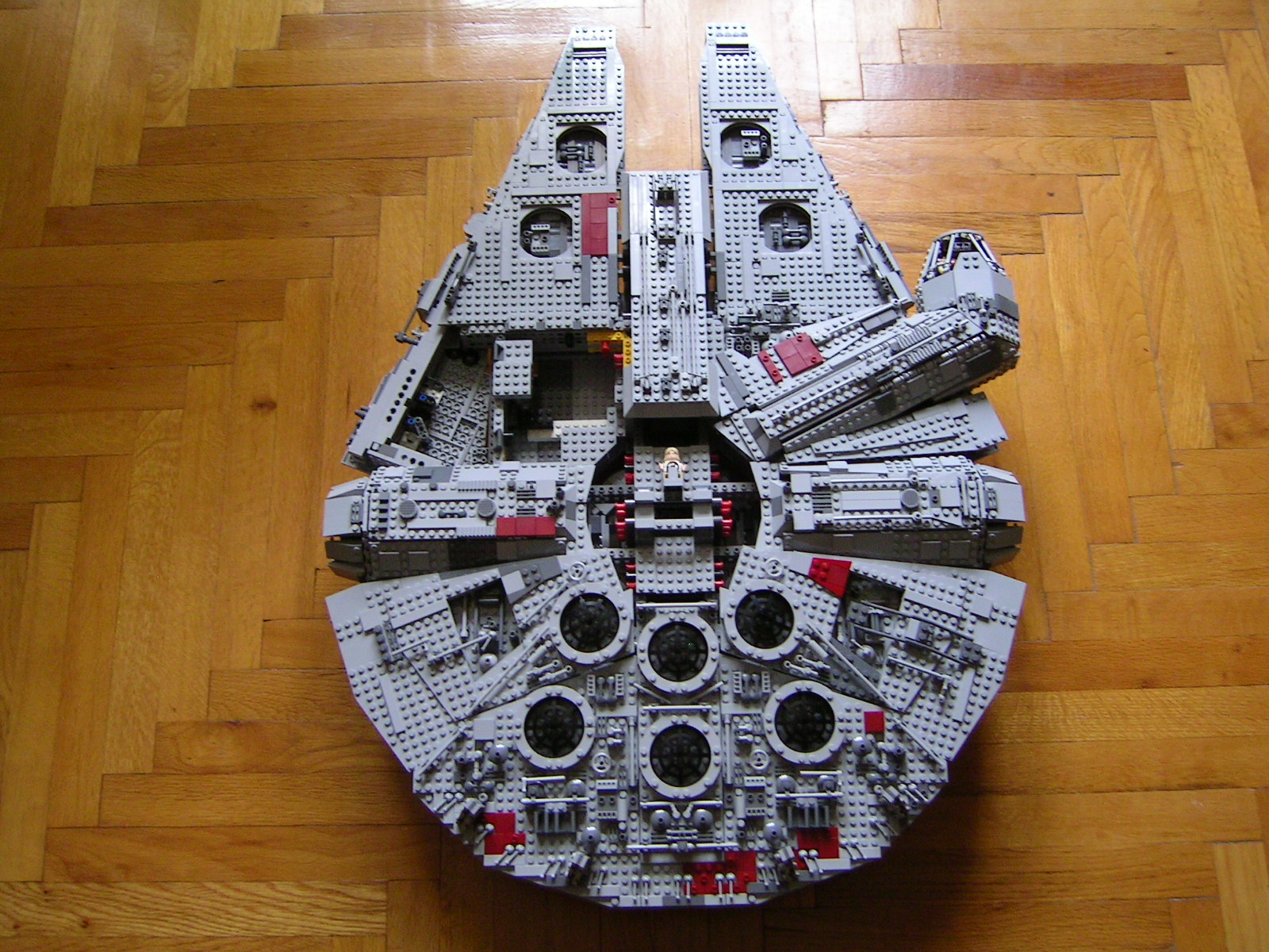 10179_millennium_falcon_ucs_24.jpg