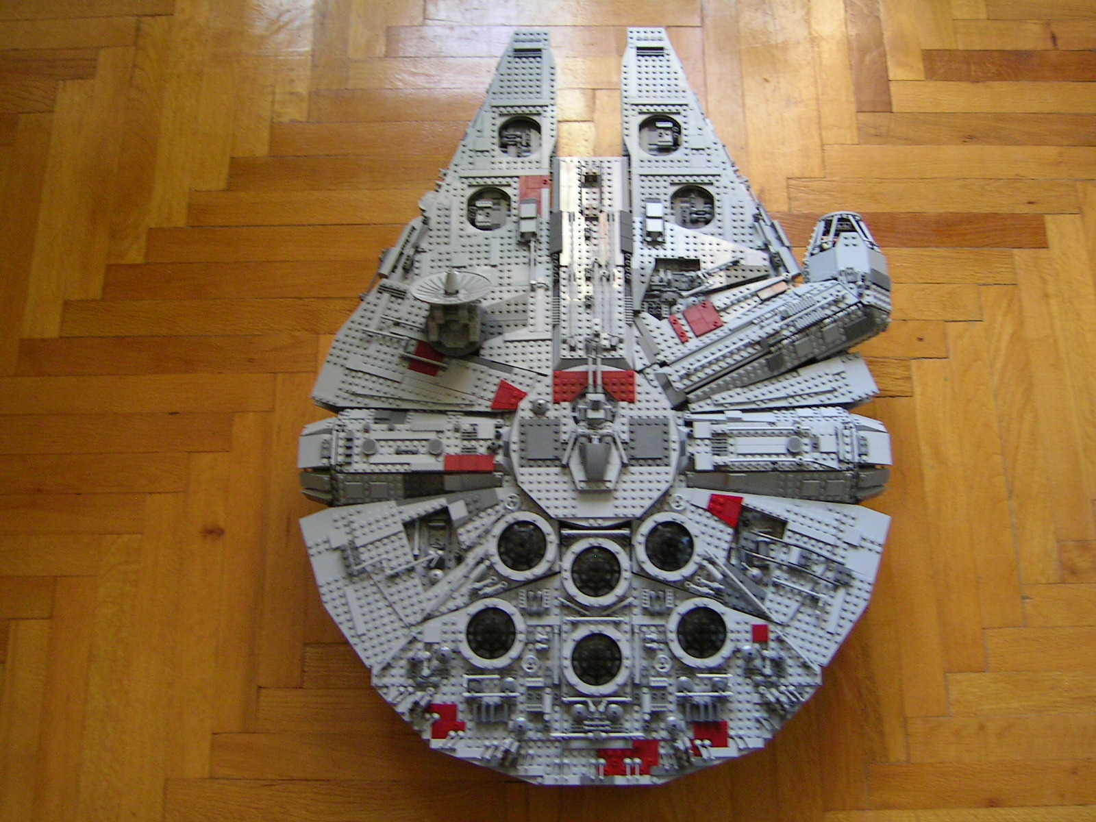 10179_millennium_falcon_ucs_25.jpg