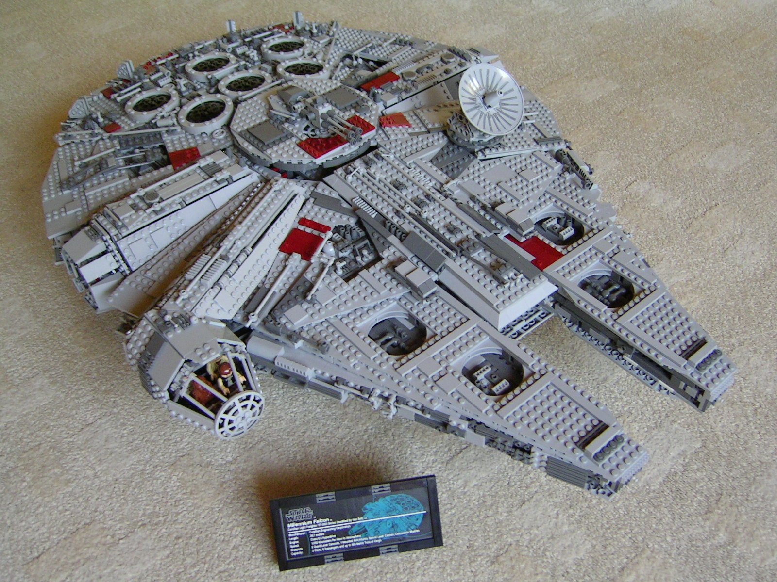 10179_millennium_falcon_ucs_26.jpg