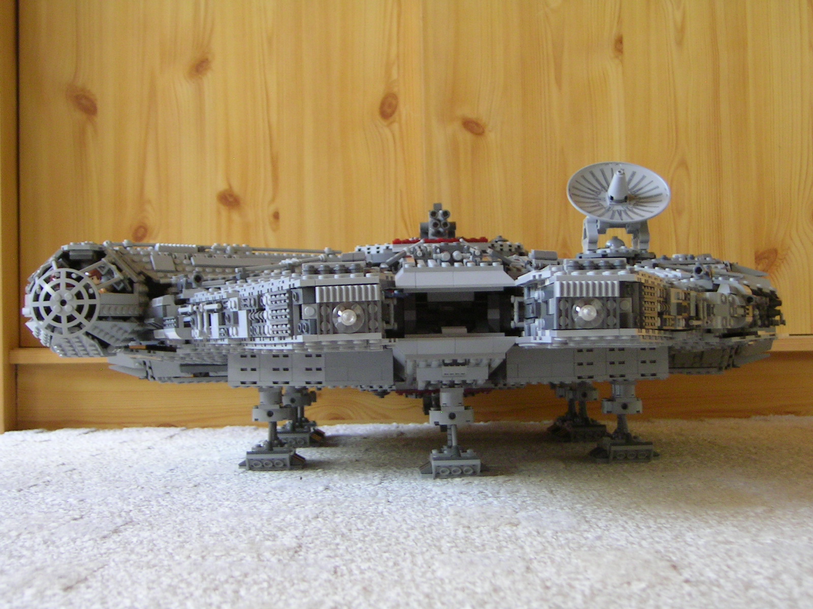 10179_millennium_falcon_ucs_28.jpg