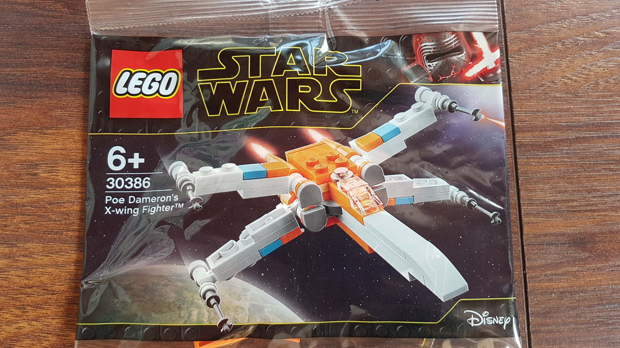 30386_poe_damerons_x_wing_fighter.jpg