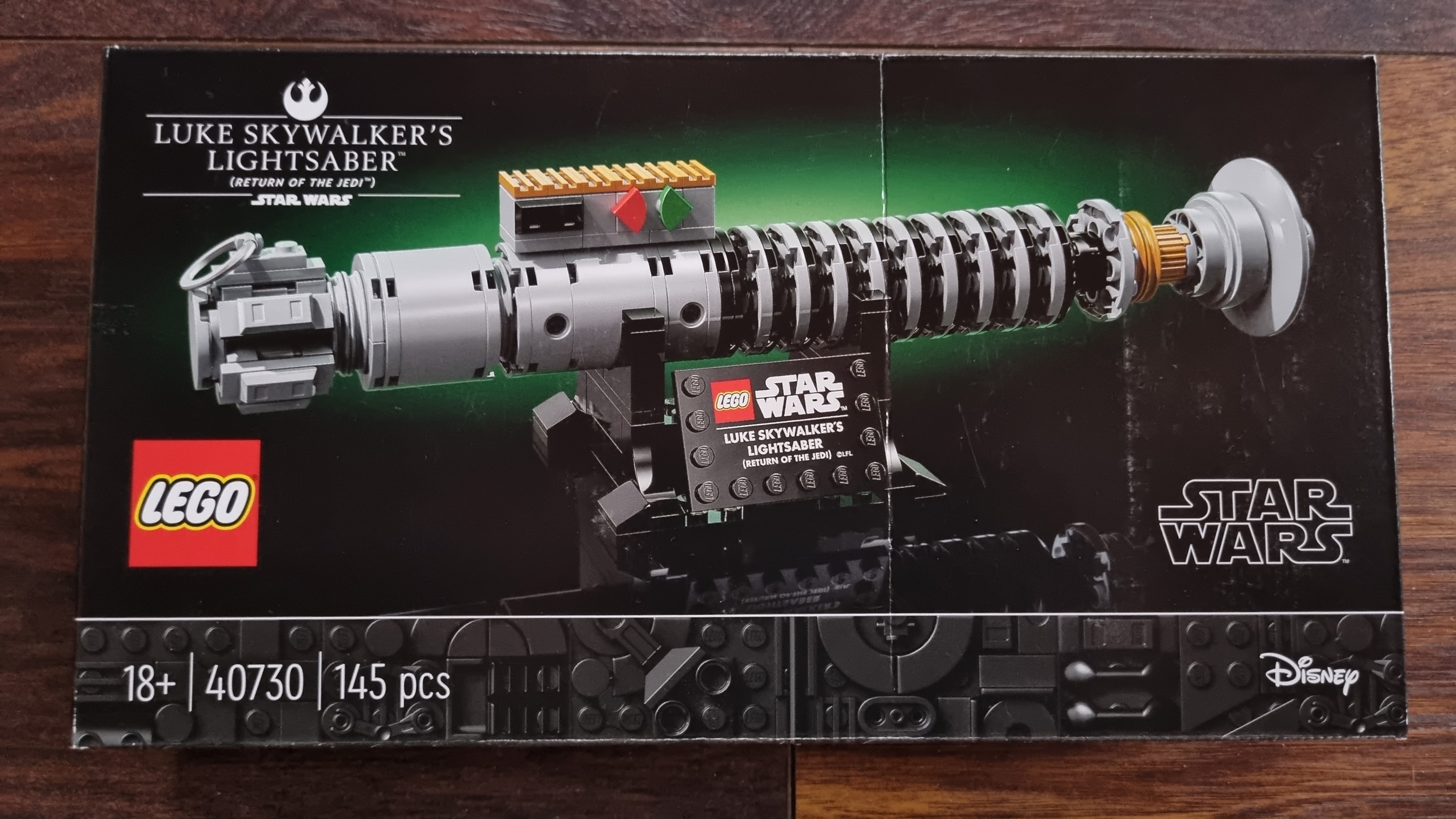 40730_Luke_Skywalkers_Lightsaber.jpg