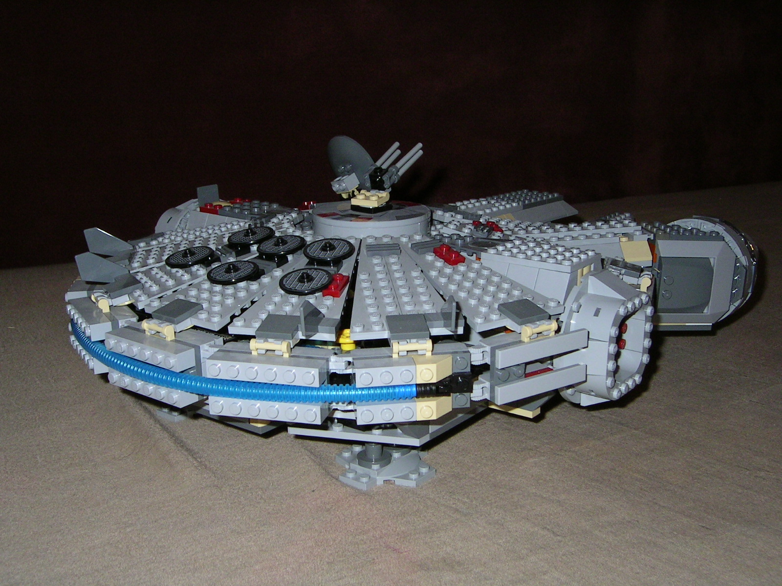 4504_millennium_falcon.jpg