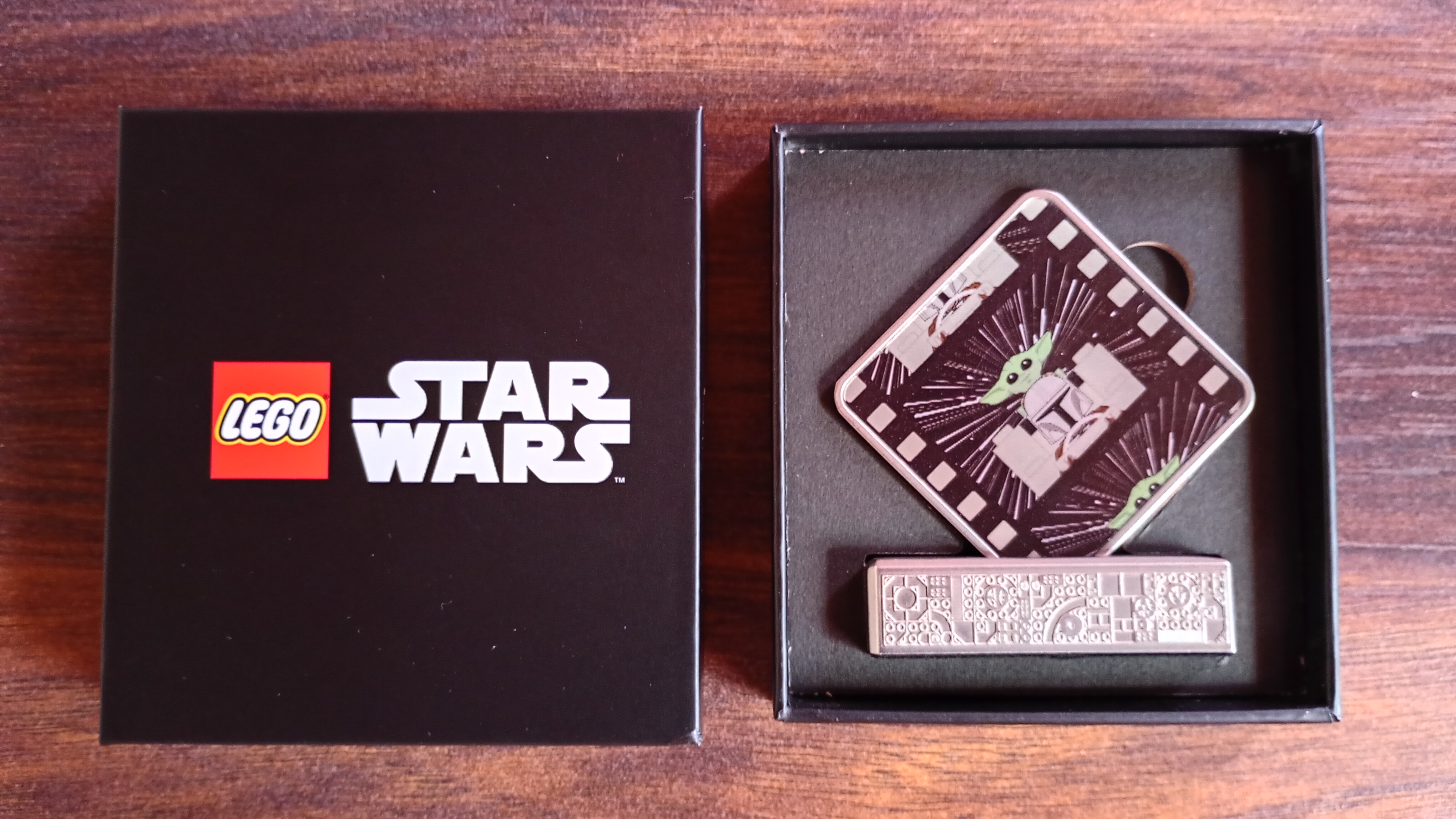5010320_The_Mandalorian_and_Grogu_Display.jpg