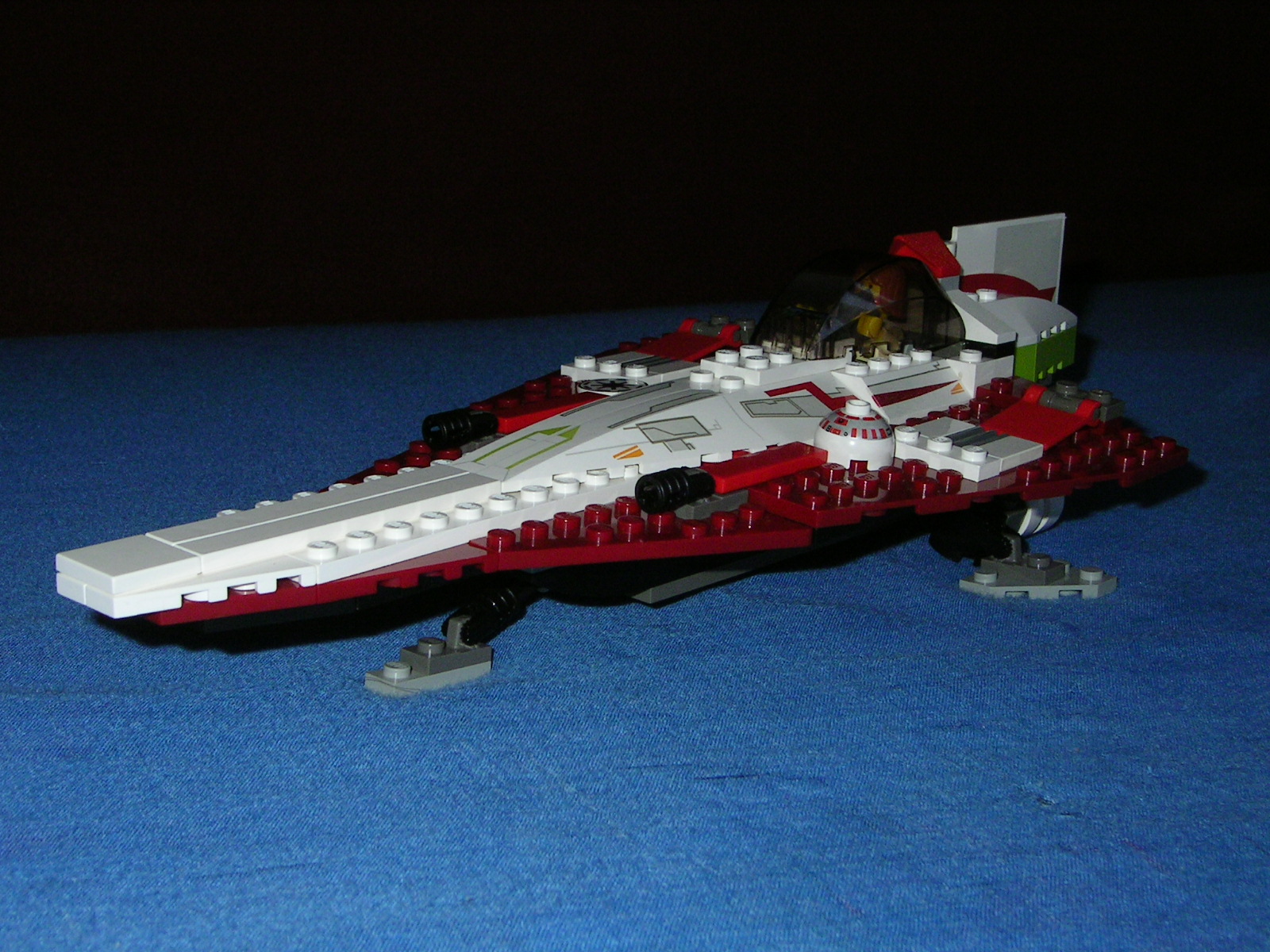 7143_jedi_starfighter.jpg
