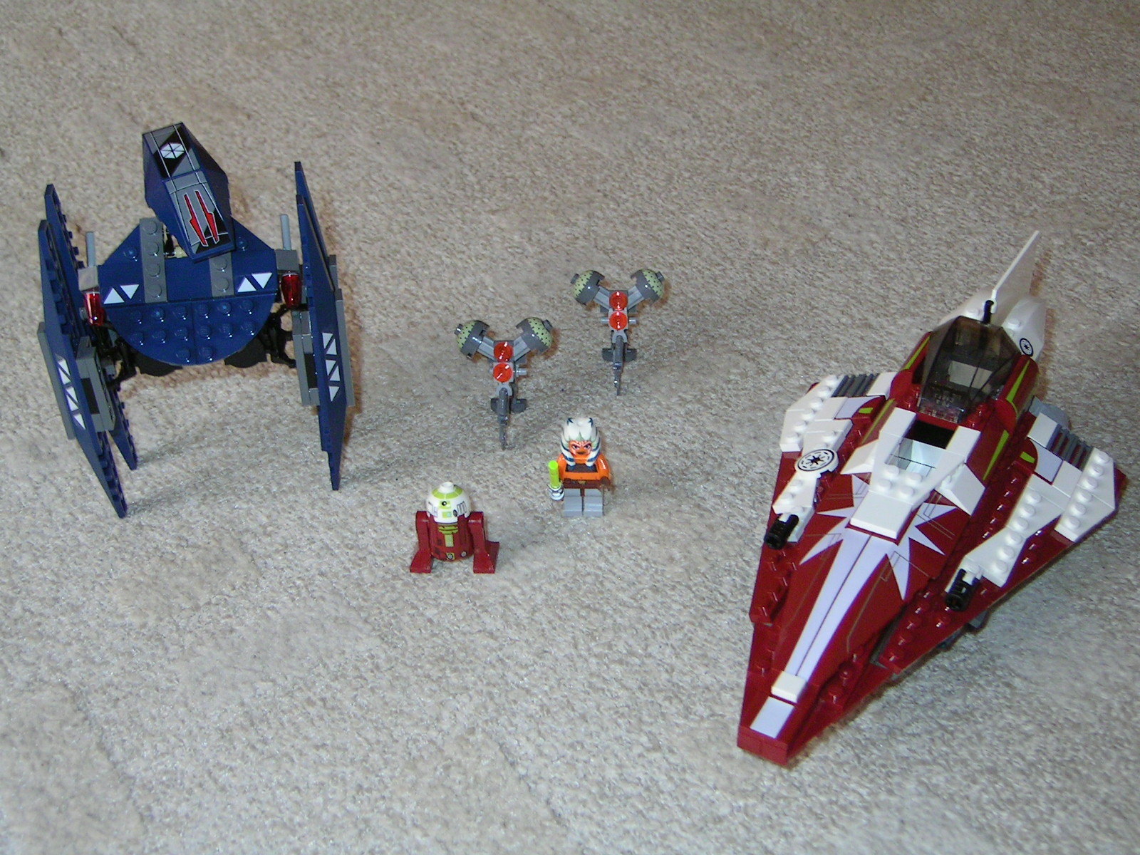 7751_ahsokas_starfighter_and_vulture_droid.jpg