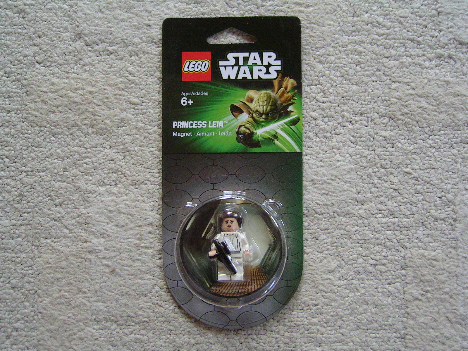 850637_magnet_scene_-_princess_leia.jpg