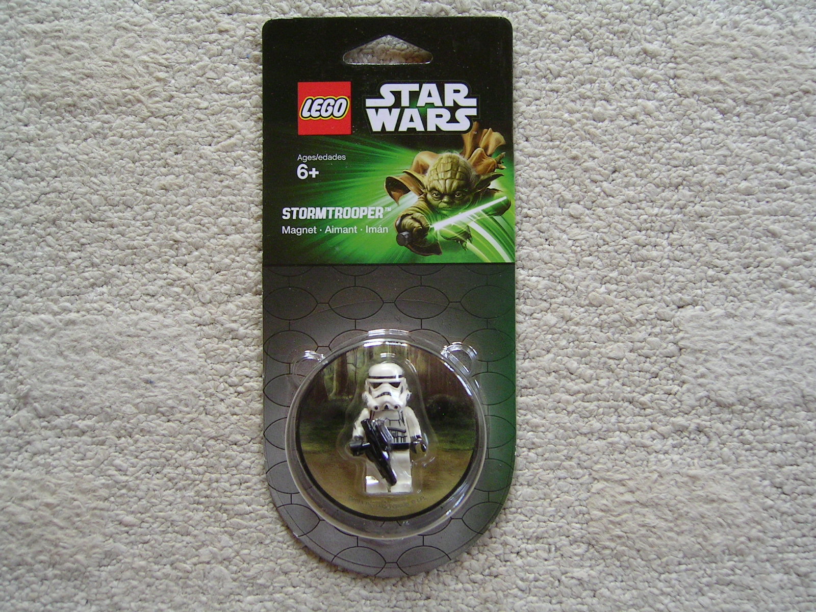 850642_magnet_scene_-_stormtrooper.jpg