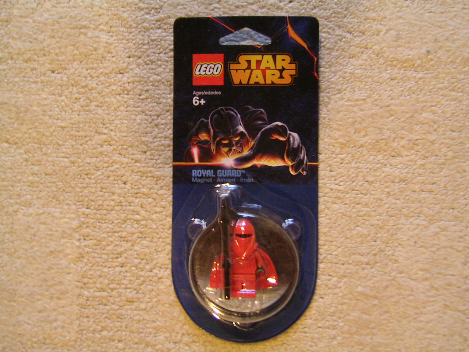 851002_magnet_scene_-_royal_guard.jpg
