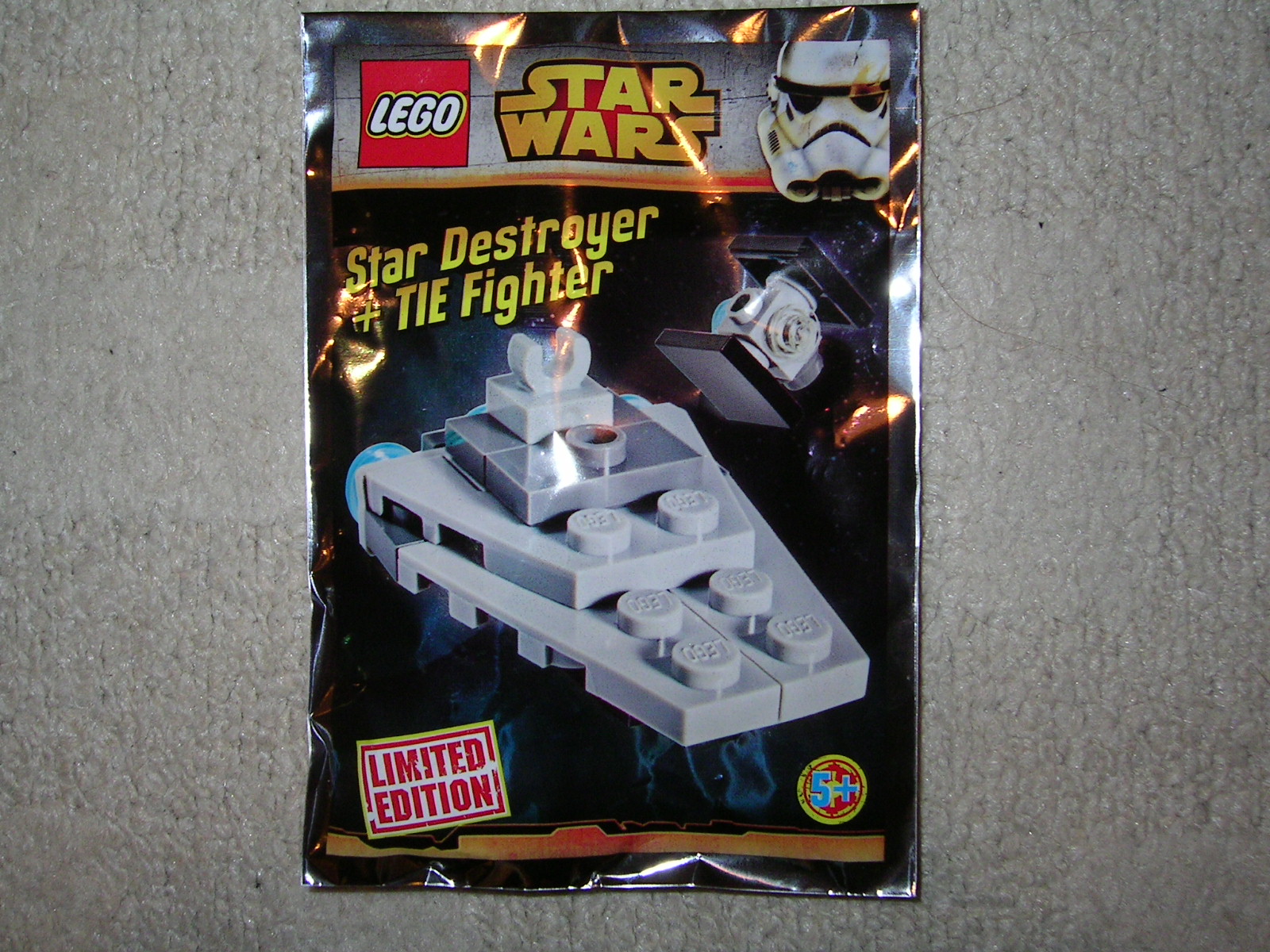 911510_star_destroyer_and_tie_fighter_foil_pack.jpg