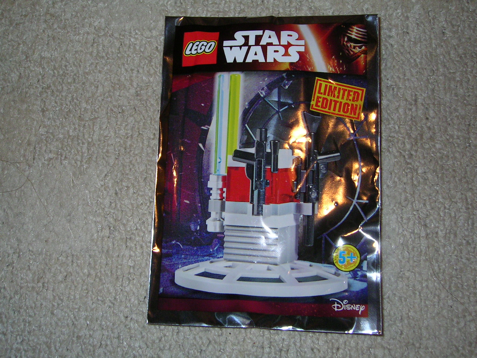 911511_jedi_weapon_stand_foil_pack.jpg