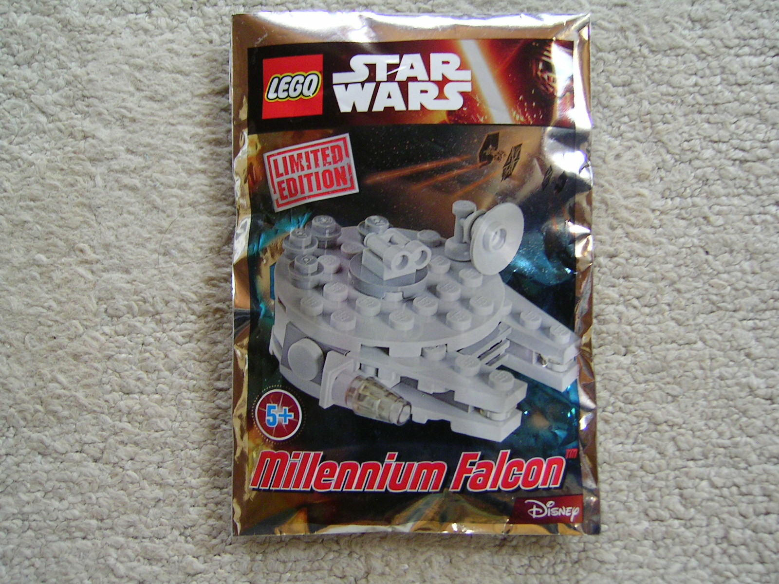 911607_millennium_falcon_foil_pack.jpg
