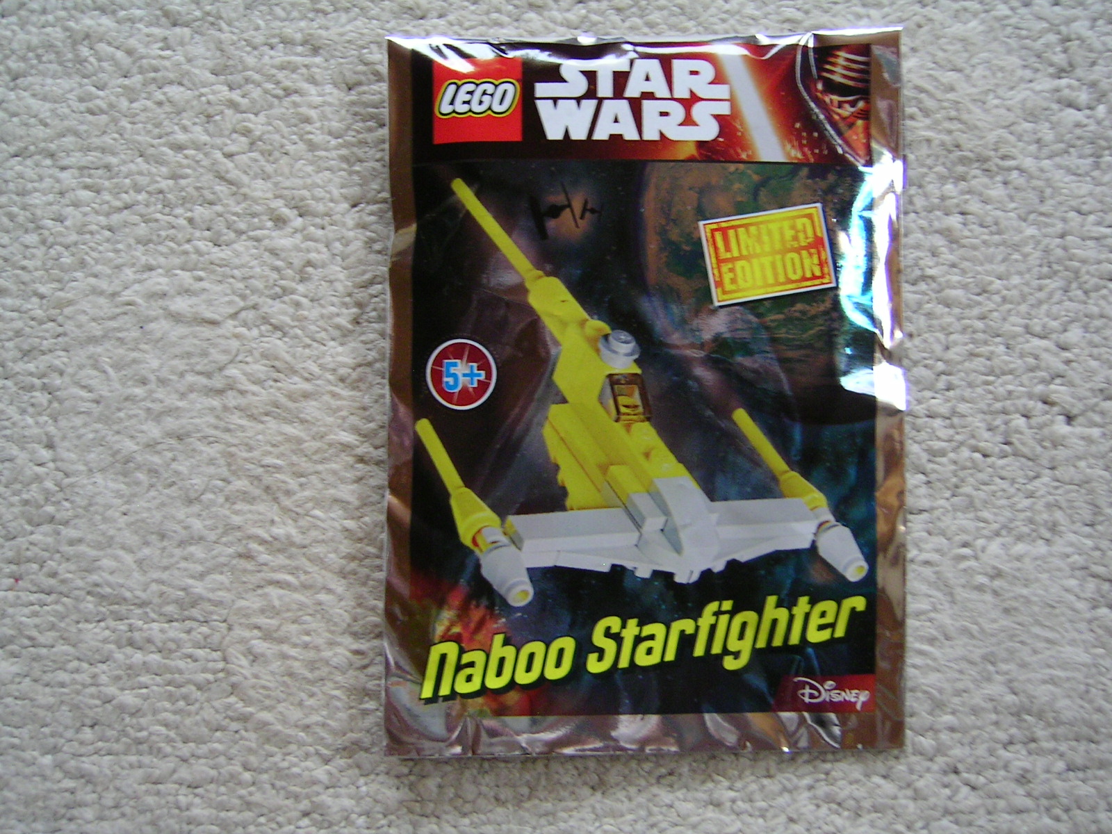 911609_naboo_starfighter_foil_pack.jpg