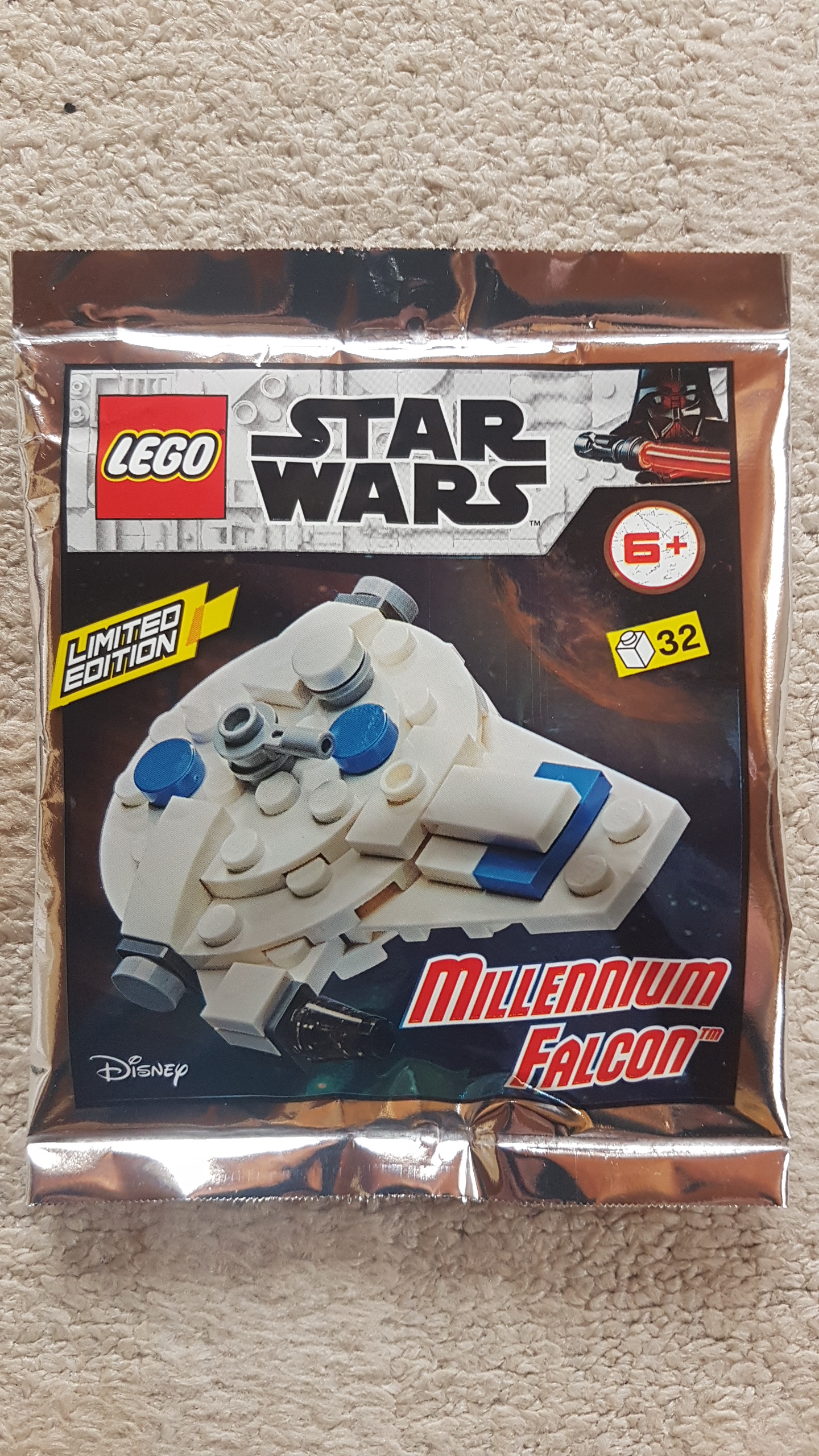 911949_millennium_falcon_foil_pack.jpg