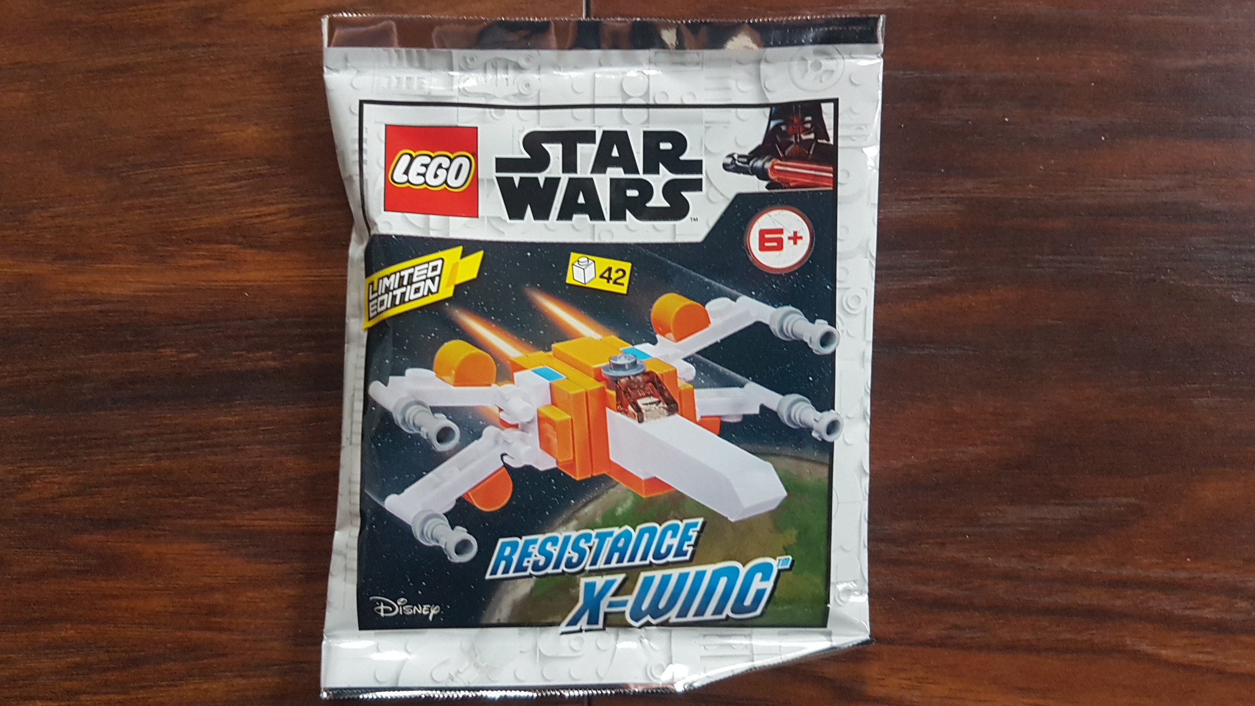 912063_resistance_x_wing_foil_pack.jpg