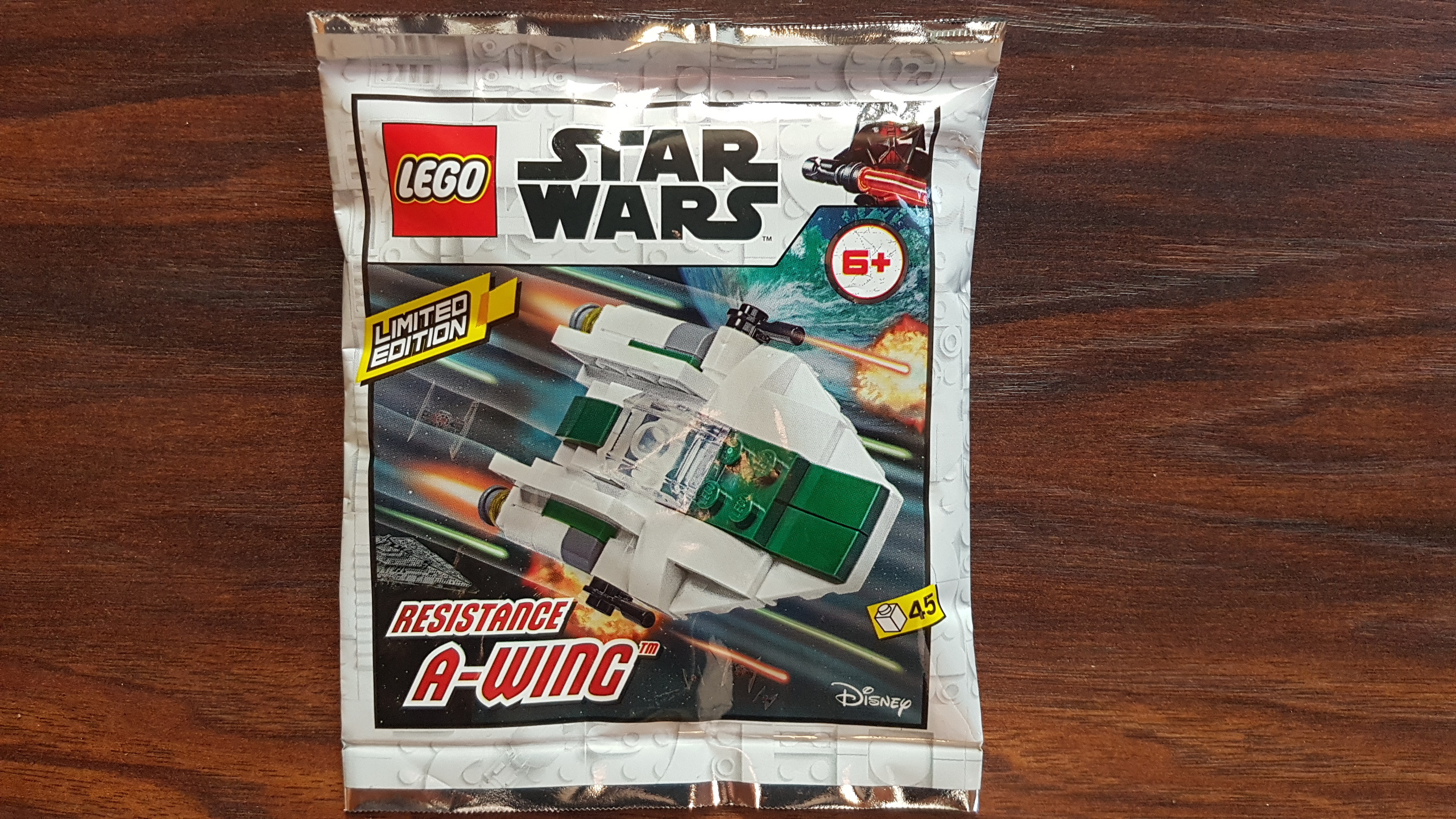 912177_resistance_a-wing_foil_pack.jpg