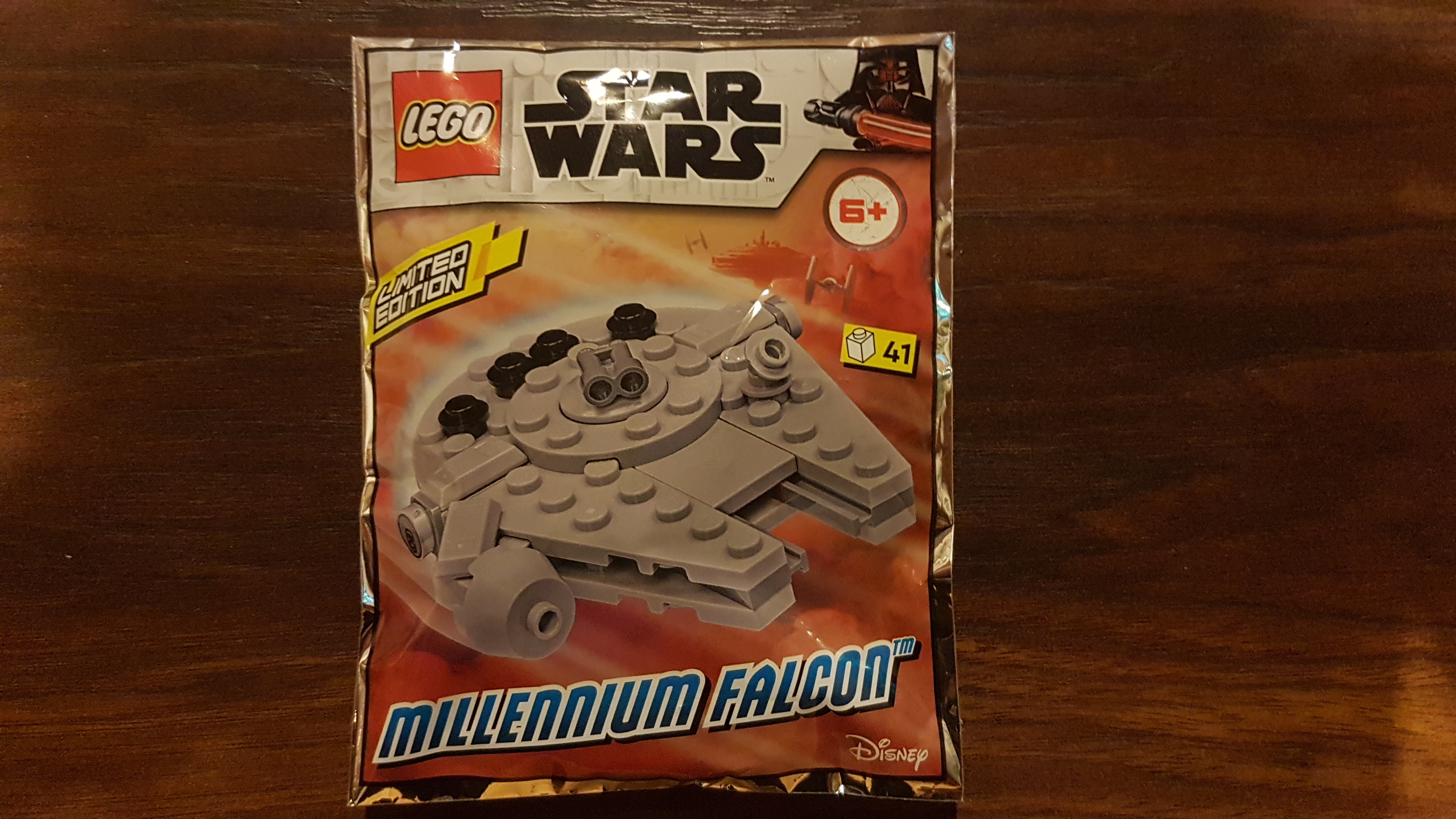912280_millennium_falcon_-_mini_foil_pack.jpg
