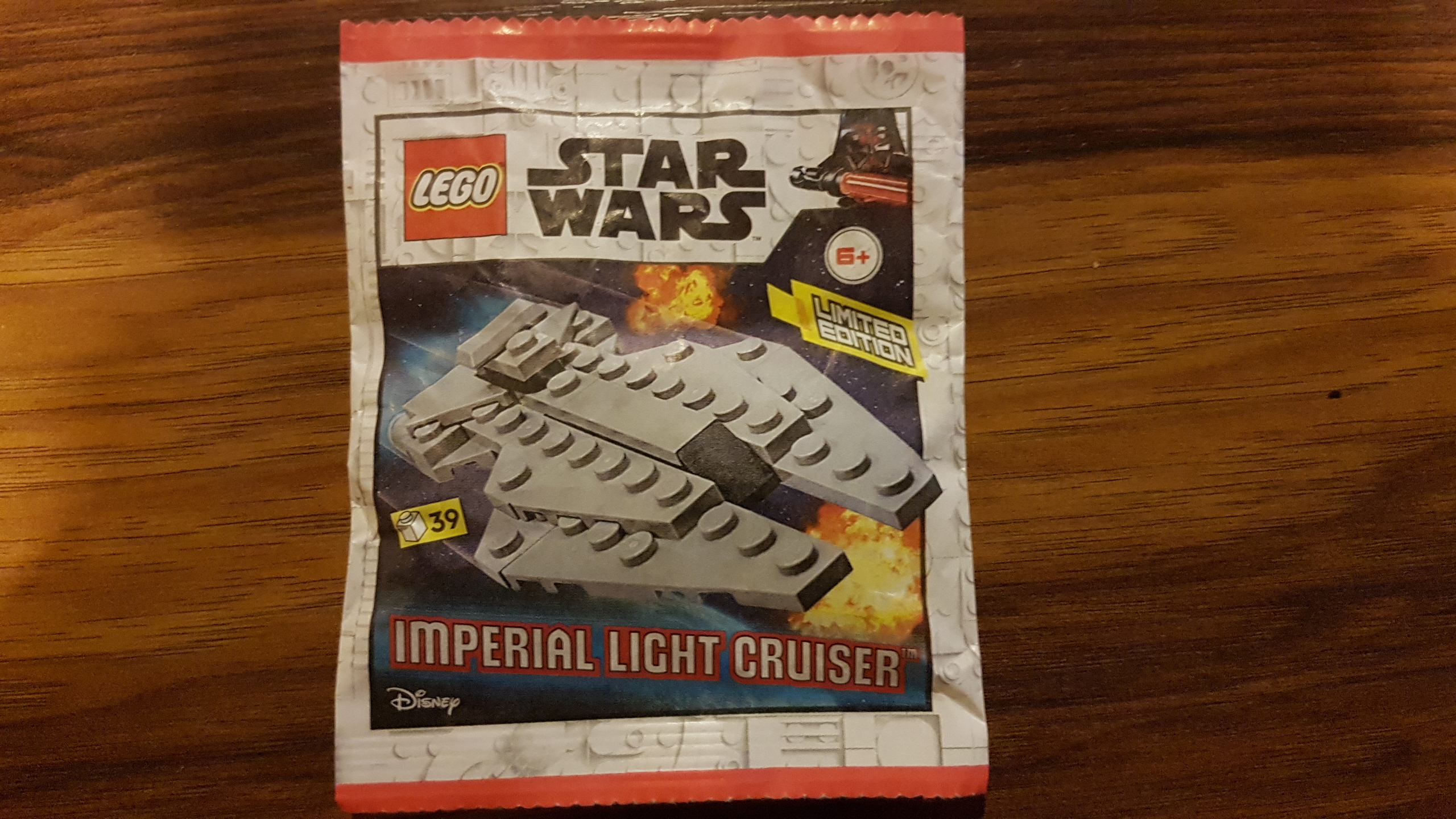 912290_imperial_light_cruiser_paper_bag.jpg