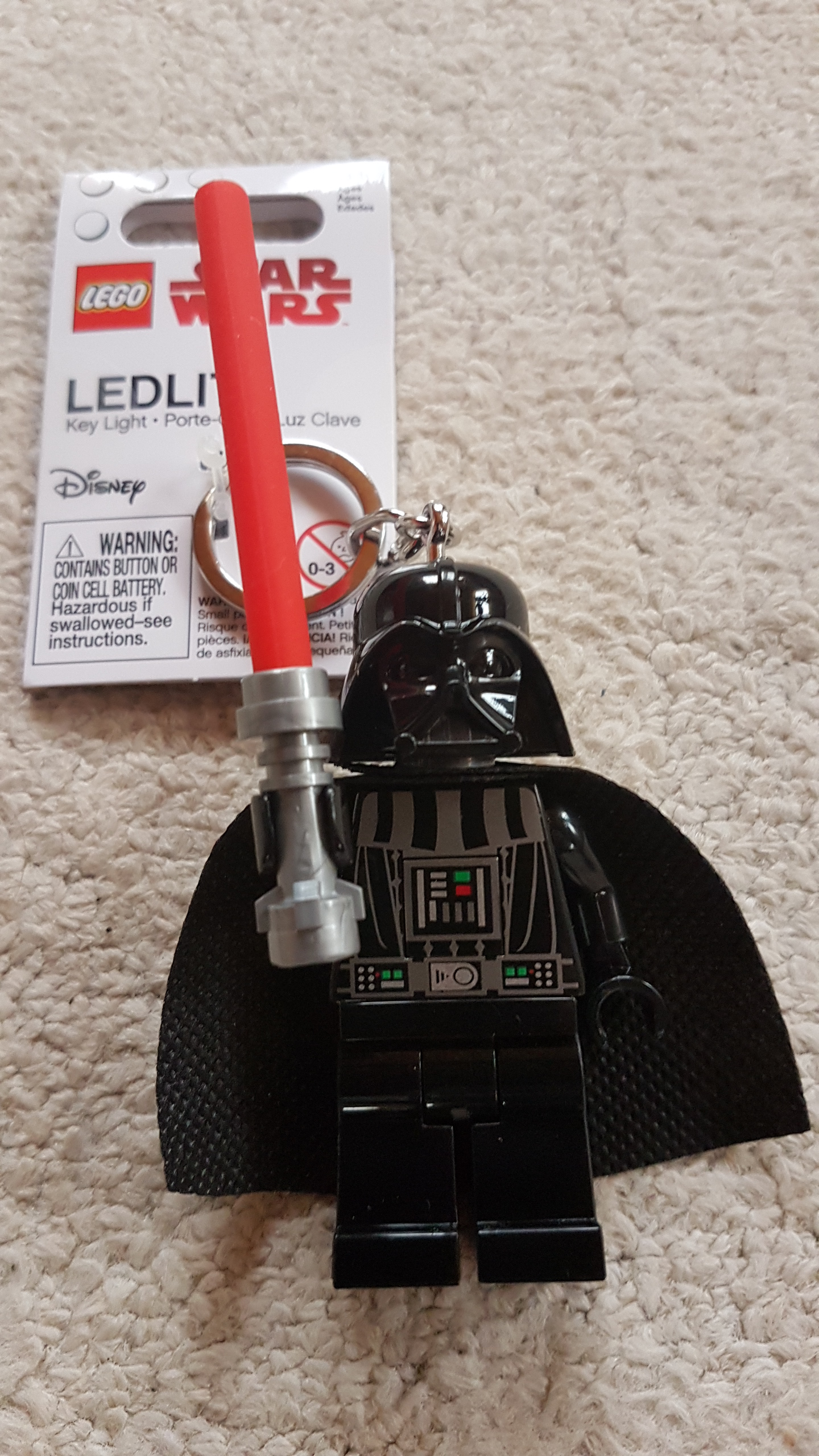 lgl_ke121_darth_vader_with_lightsaber_light_key_chain.jpg