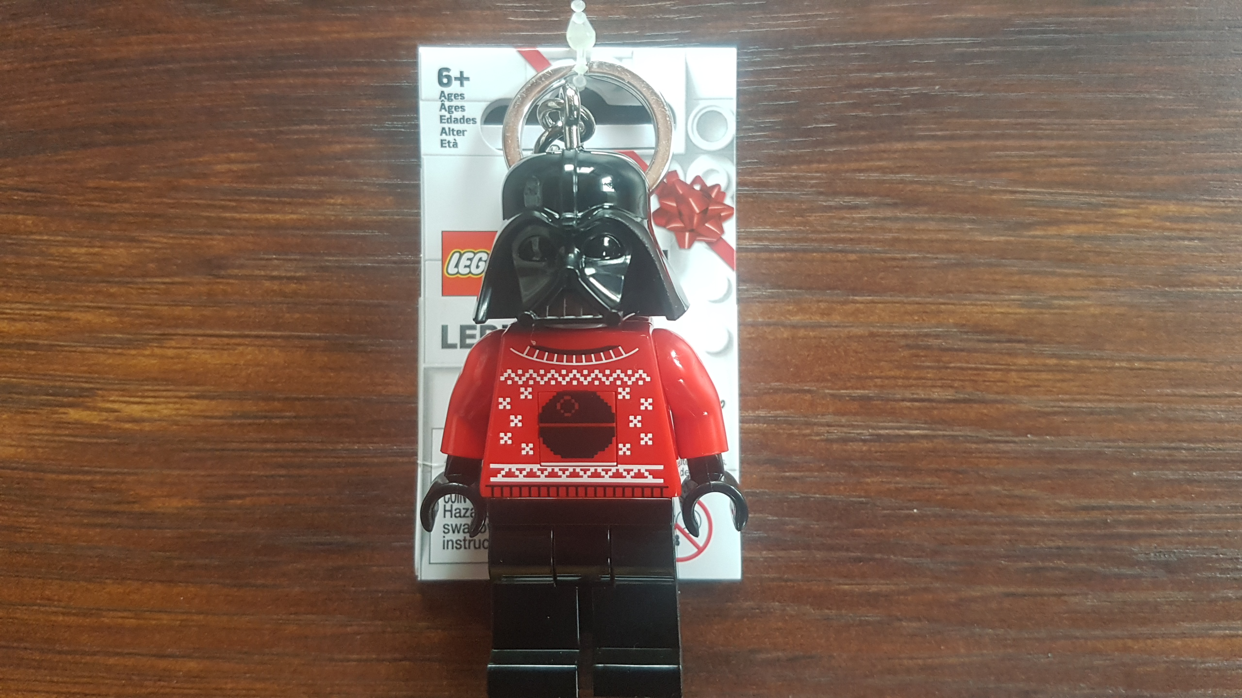 lgl_ke173_darth_vader_festive_sweater_key_chain.jpg