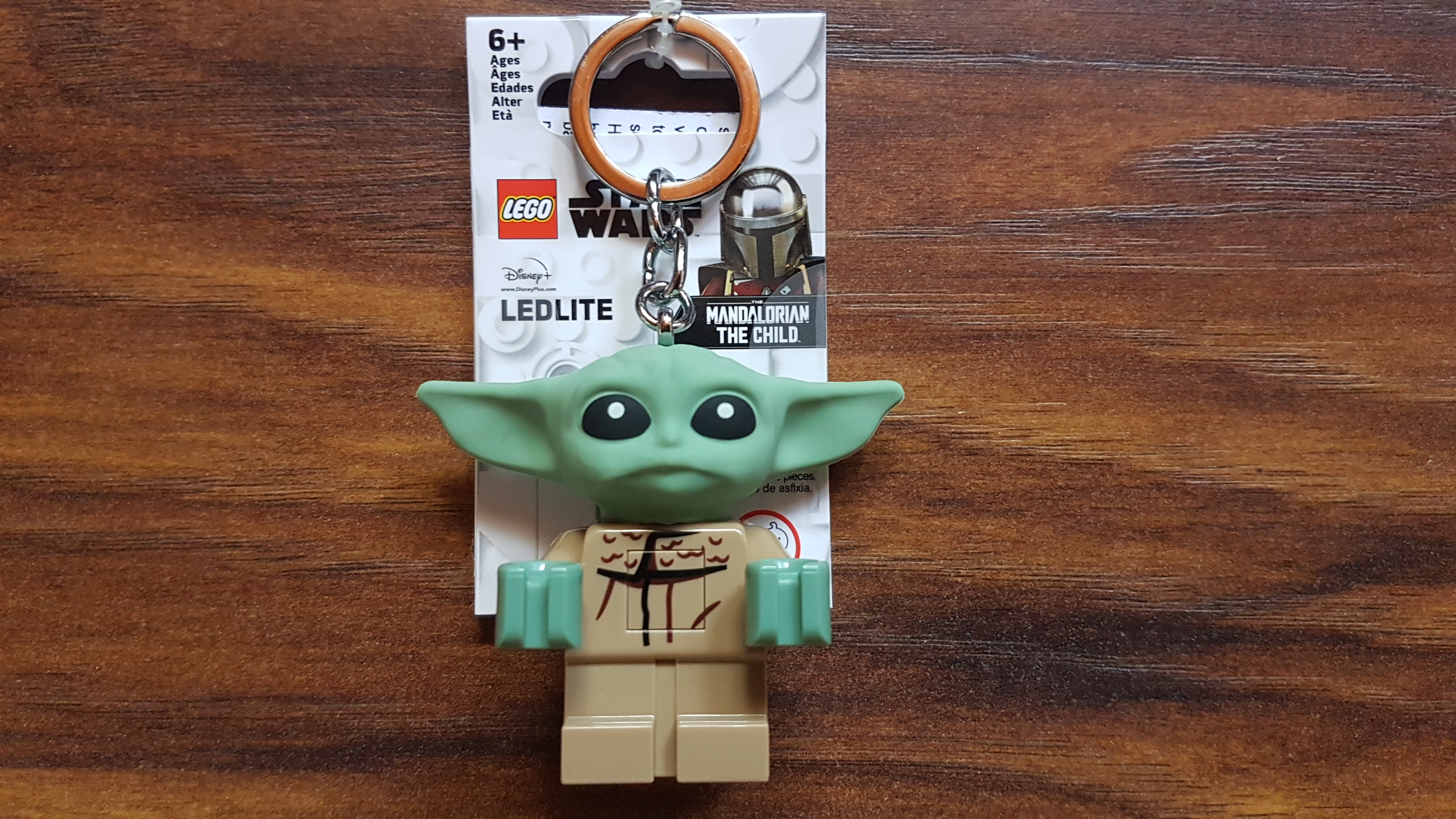 lgl_ke179_baby_yoda_light_key_chain.jpg