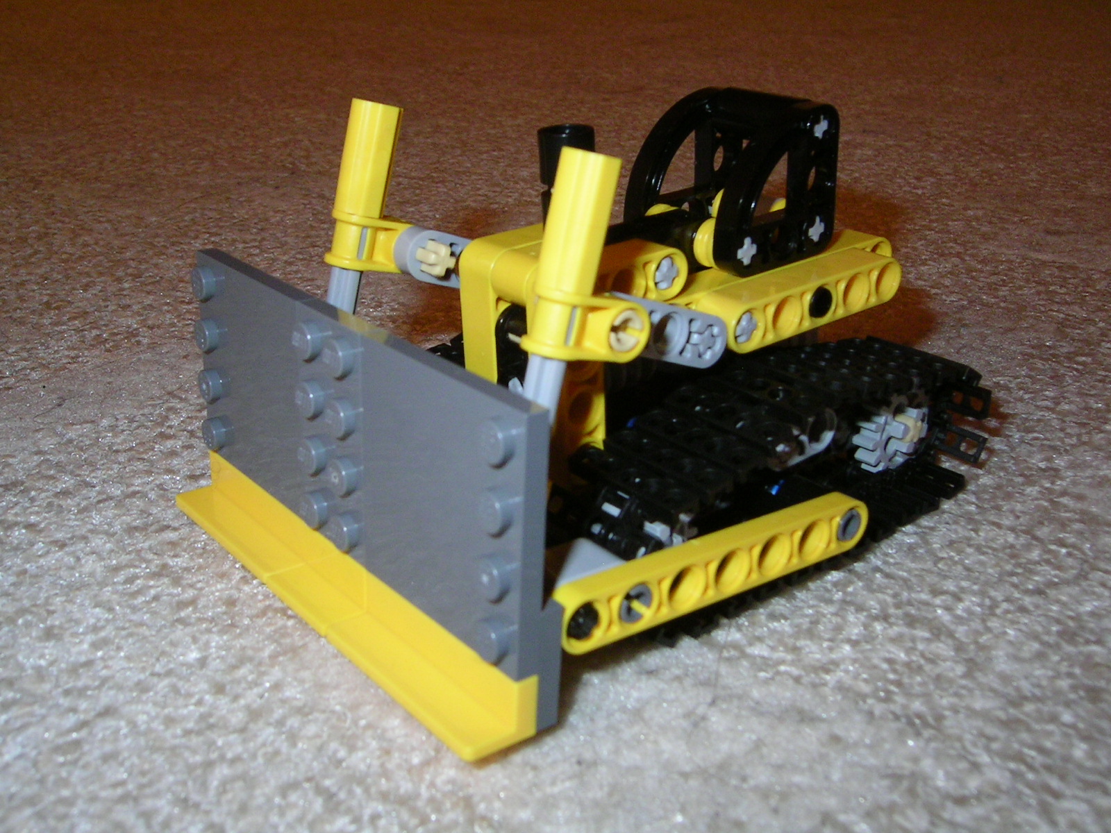 8259_mini_bulldozer.jpg