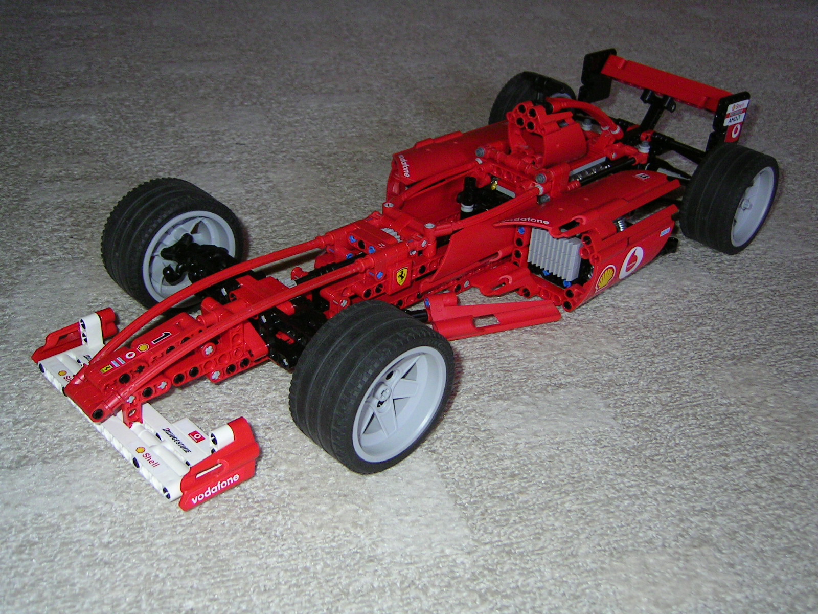 8386_ferrari_f1_racer.jpg