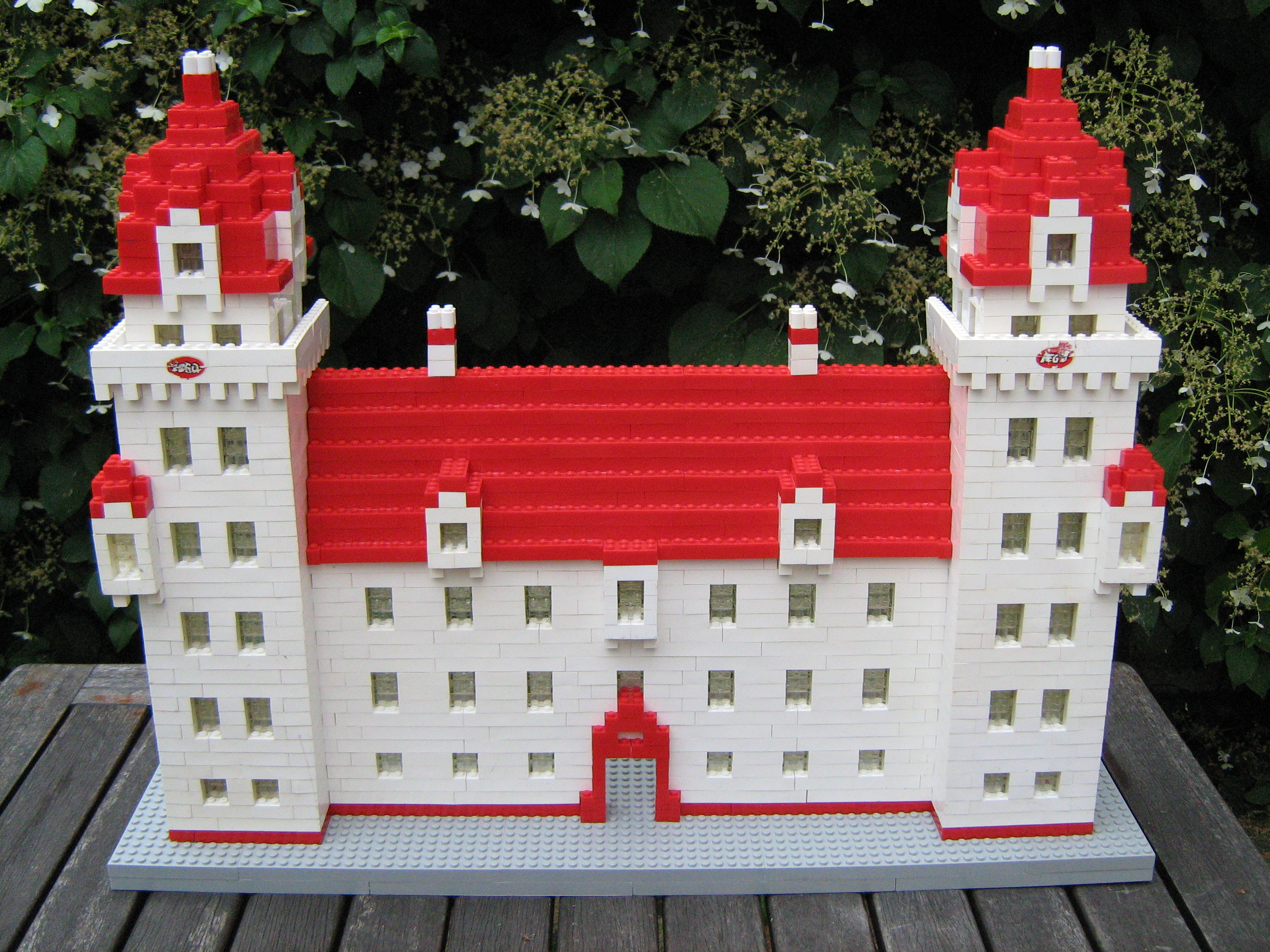 1958_dutch_facade_castle.jpg