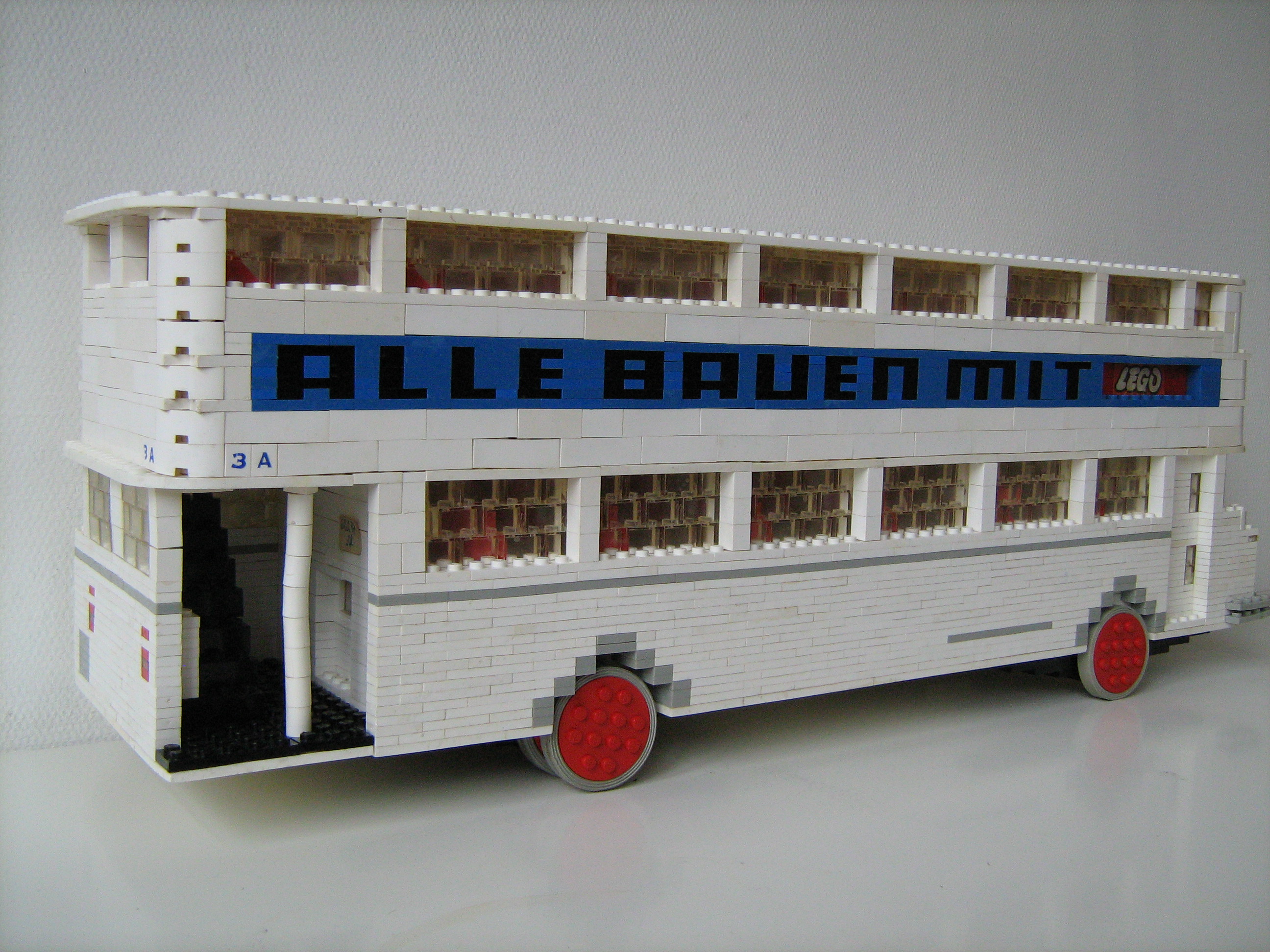1963_berlin_bus_entrance.jpg