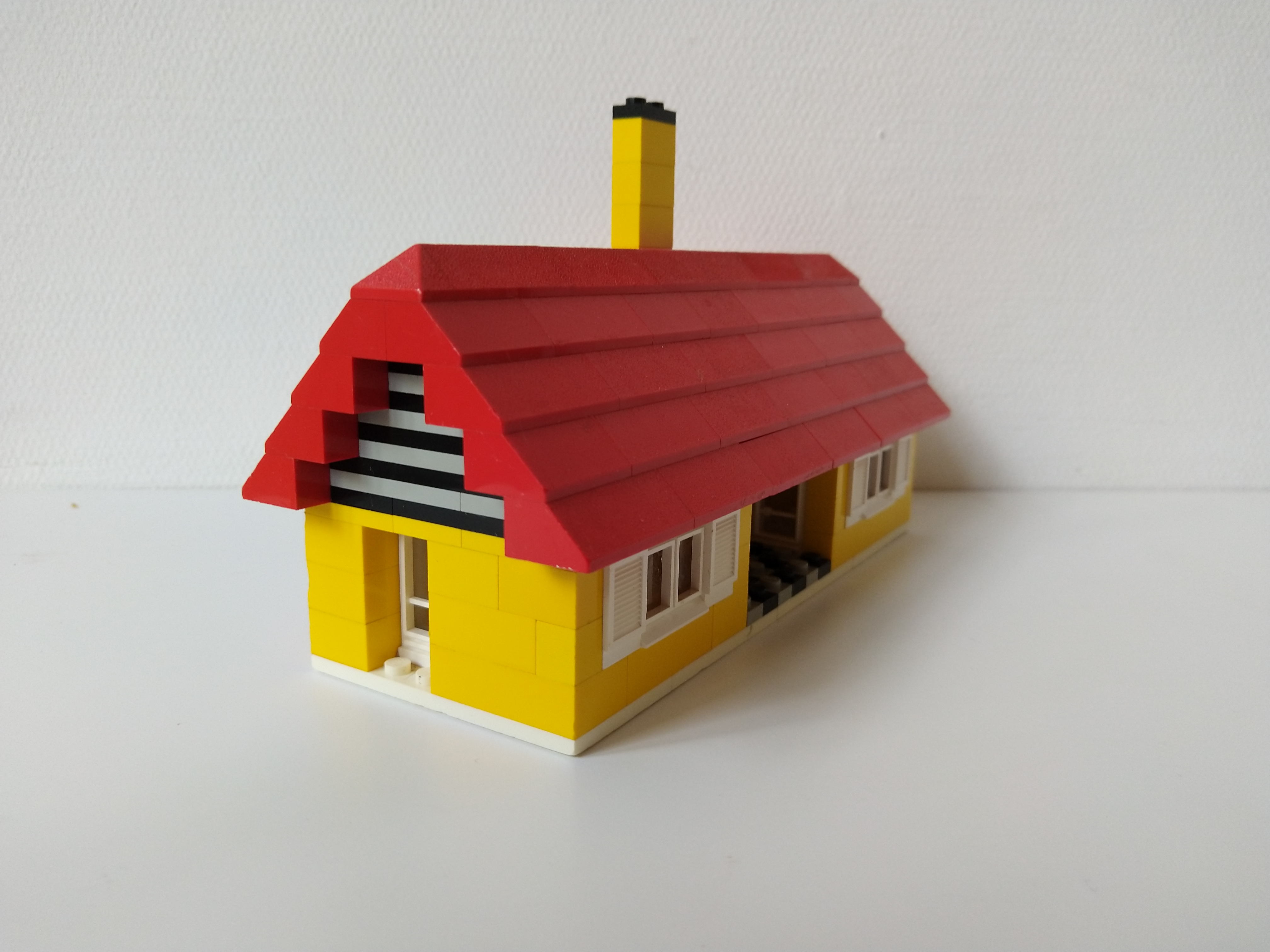 small_bungalow_-_side.jpg