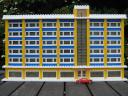 1963_usa_appartment_building_-_front.jpg