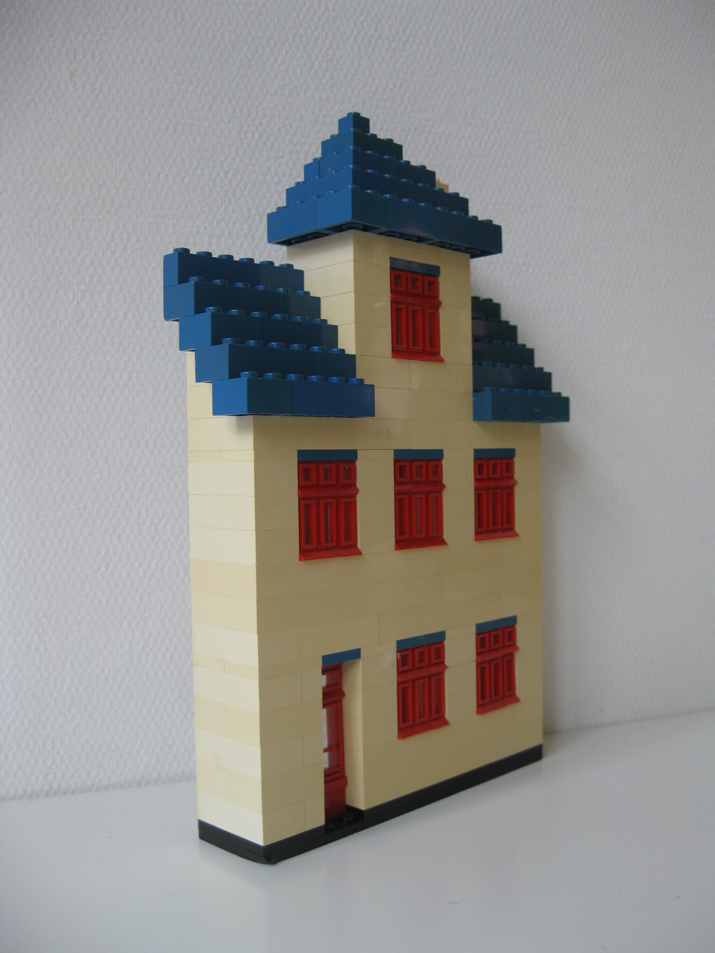 simple_facade_house_-_side.jpg