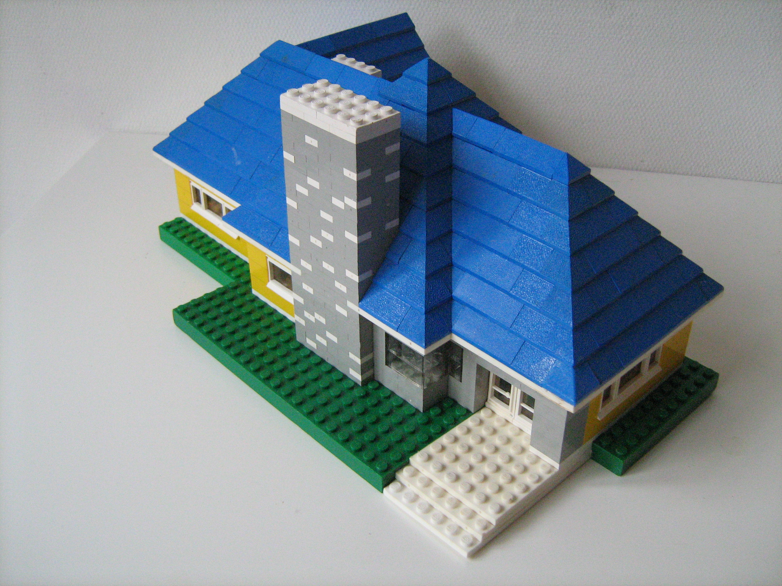 sixties_uk_bungalow_-_back.jpg