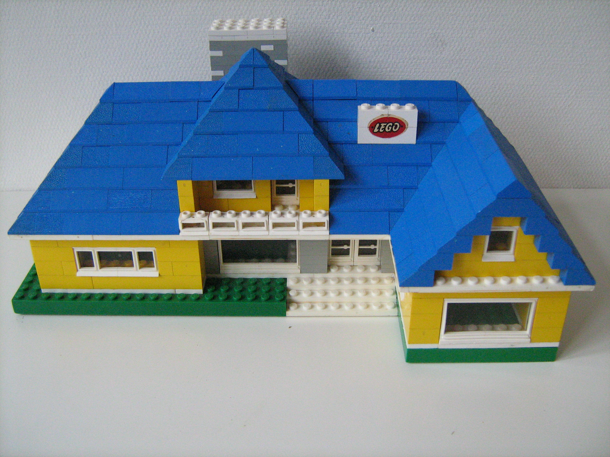 sixties_uk_bungalow_-_front.jpg