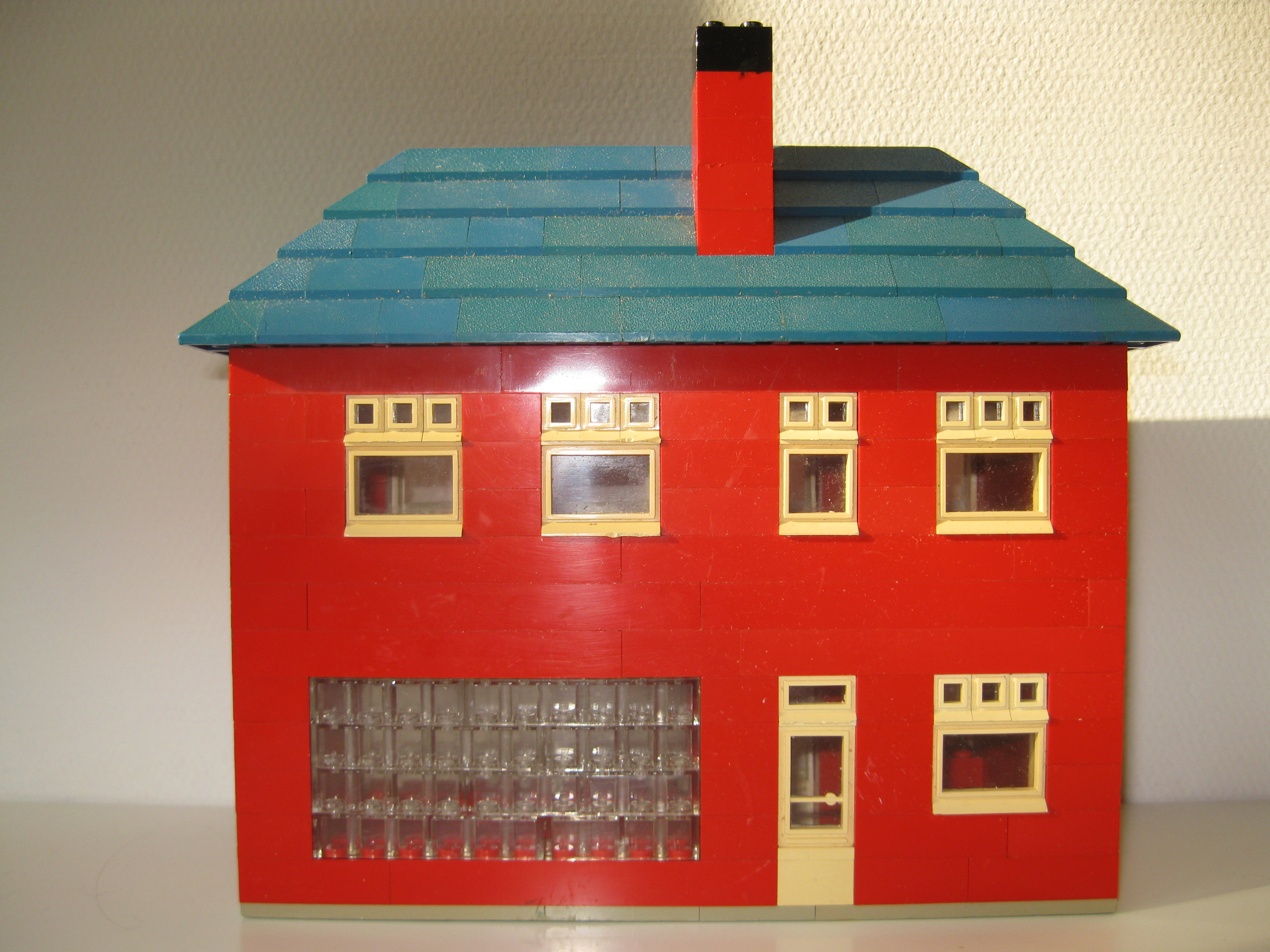 19sixties_small_red_house_-_front.jpg