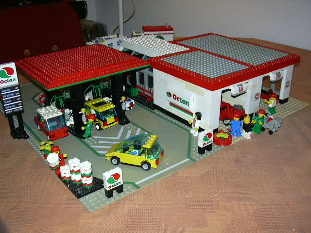a_gas_station_octan_front.jpg