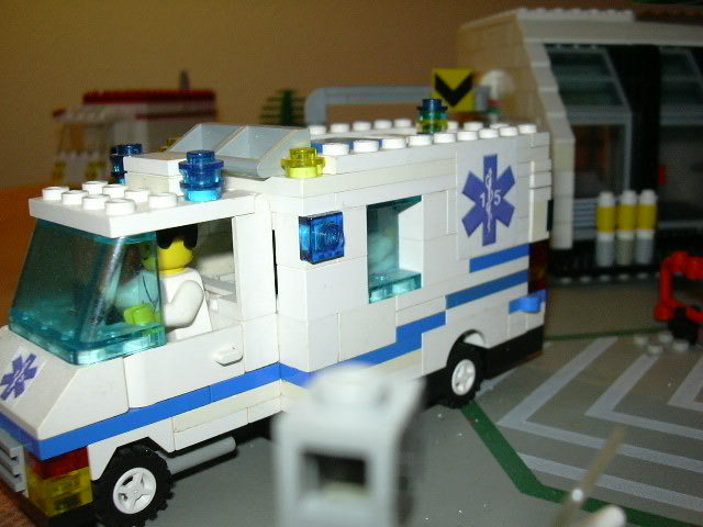 b_ambulance_zoom.jpg